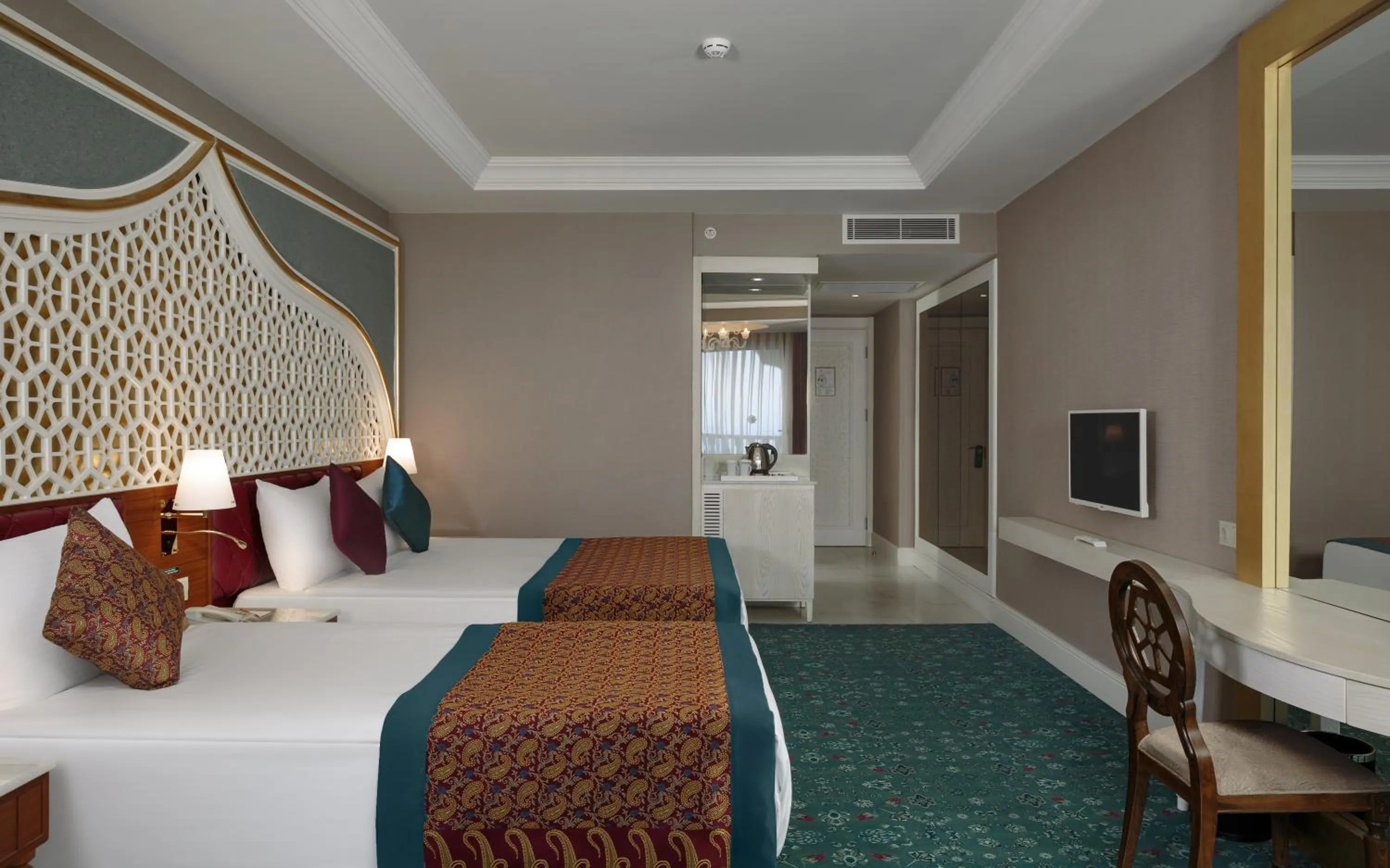 Bedroom, Bed in Royal Taj Mahal Hotel