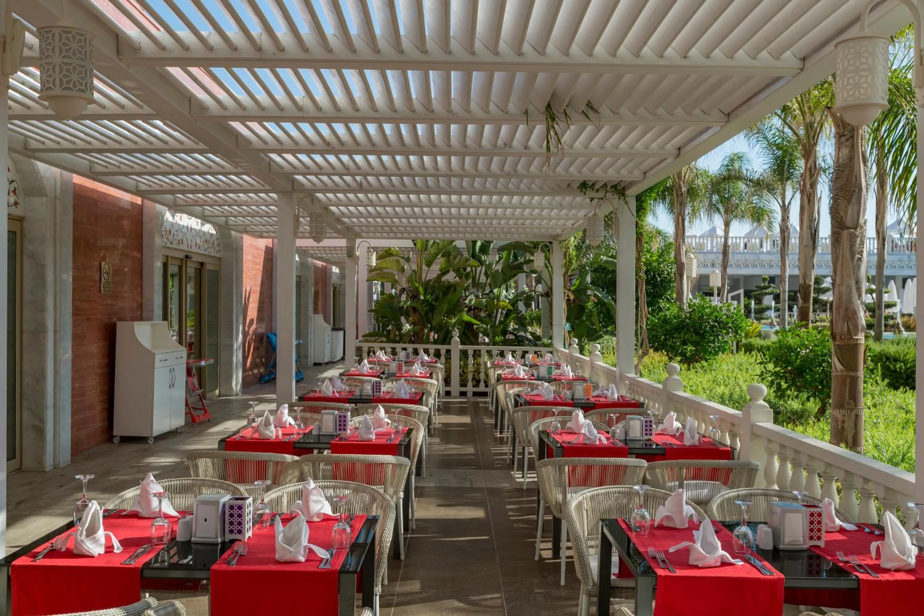 Restaurant/places to eat in Royal Taj Mahal Hotel