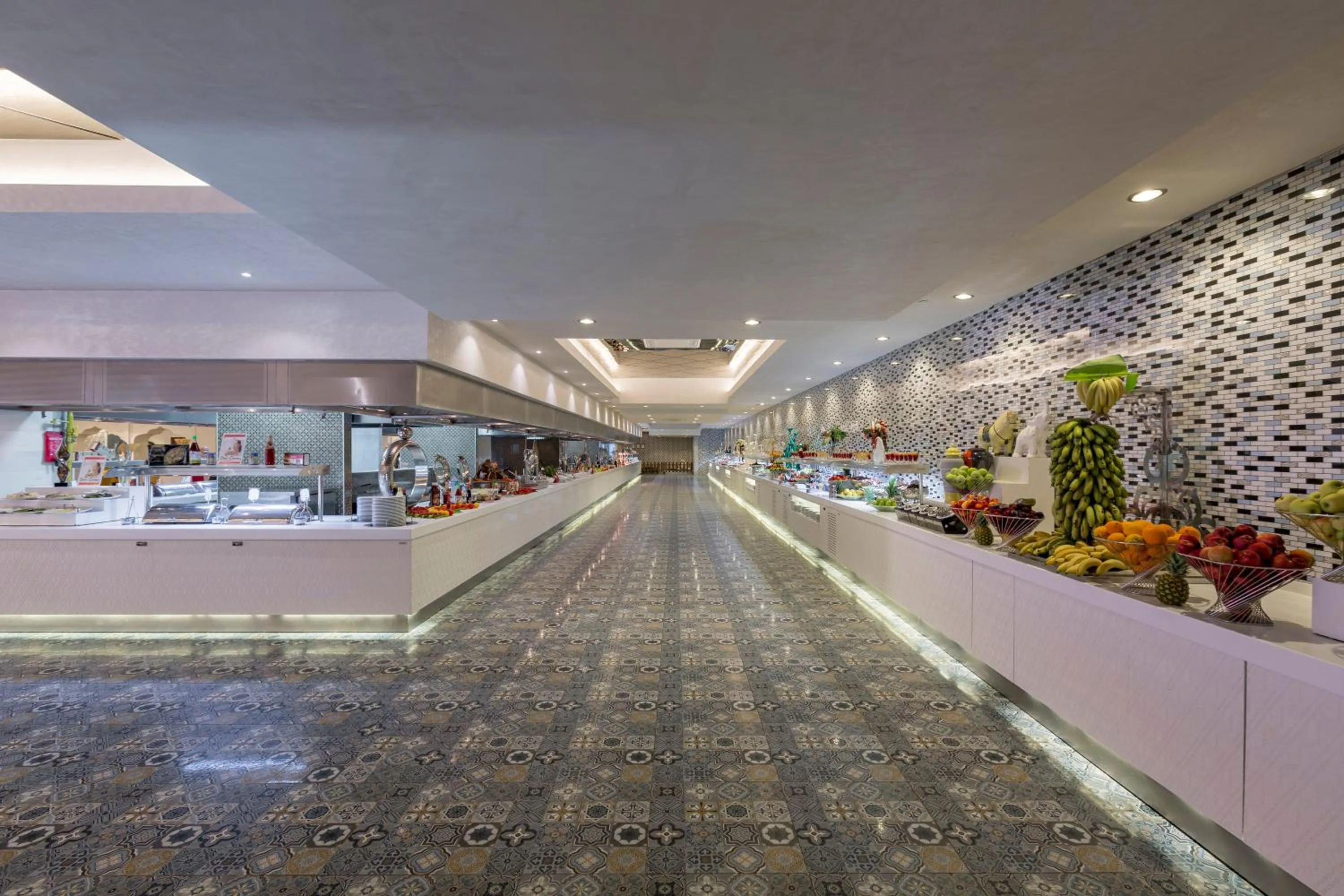 Restaurant/places to eat in Royal Taj Mahal Hotel