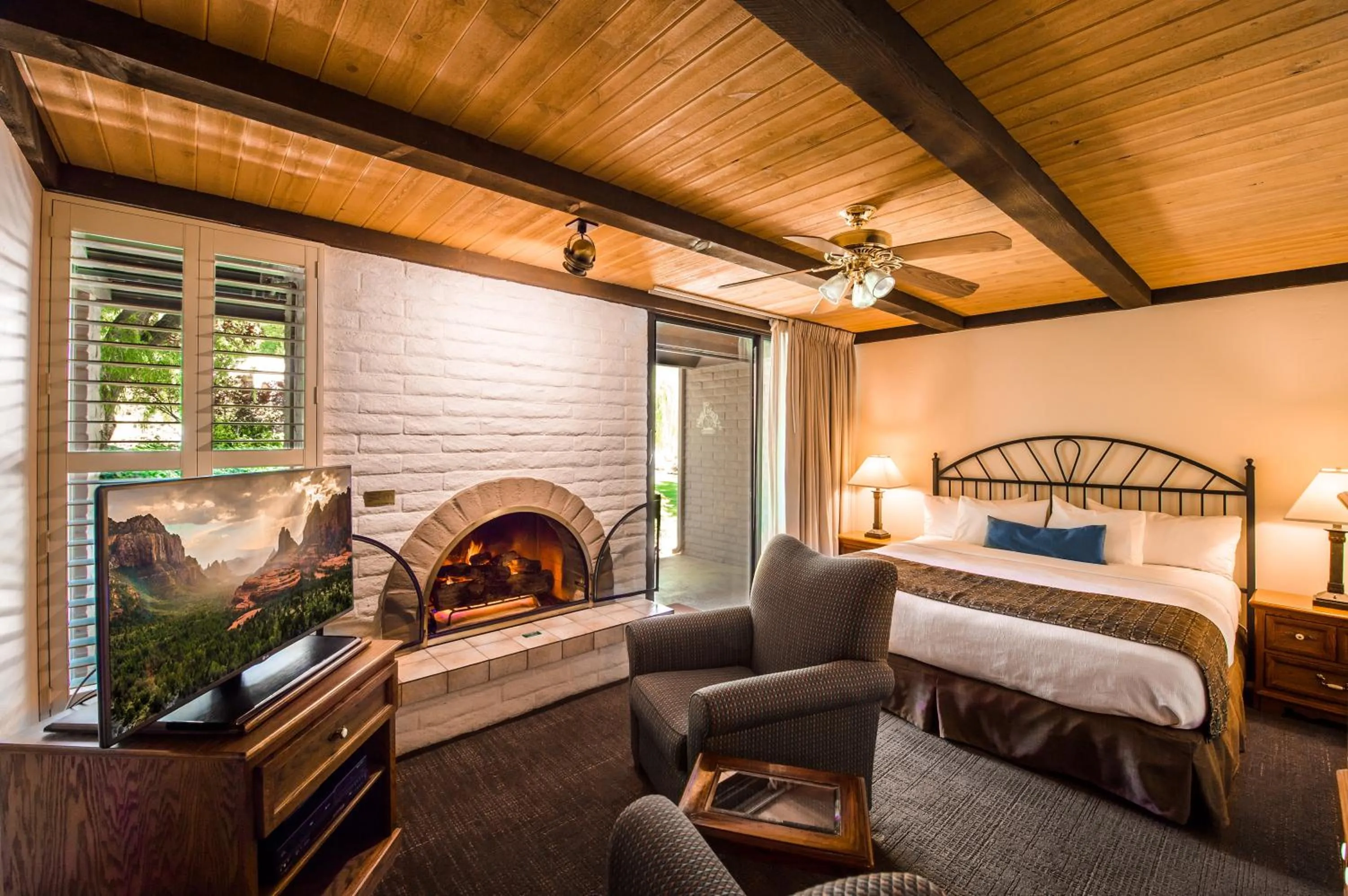 Bedroom, Bed in Arroyo Roble Resort at Oak Creek