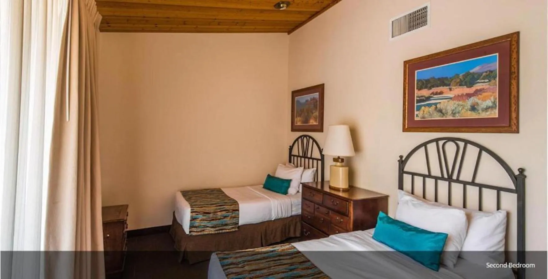 Bedroom, Bed in Arroyo Roble Resort at Oak Creek