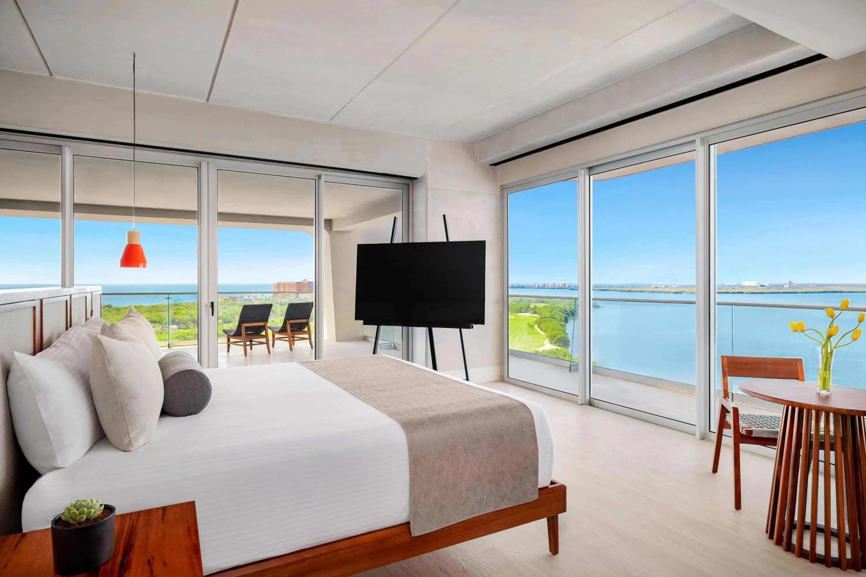 Bedroom, Bed in Hyatt Vivid Grand Island Cancun-All Inclusive Adults Only