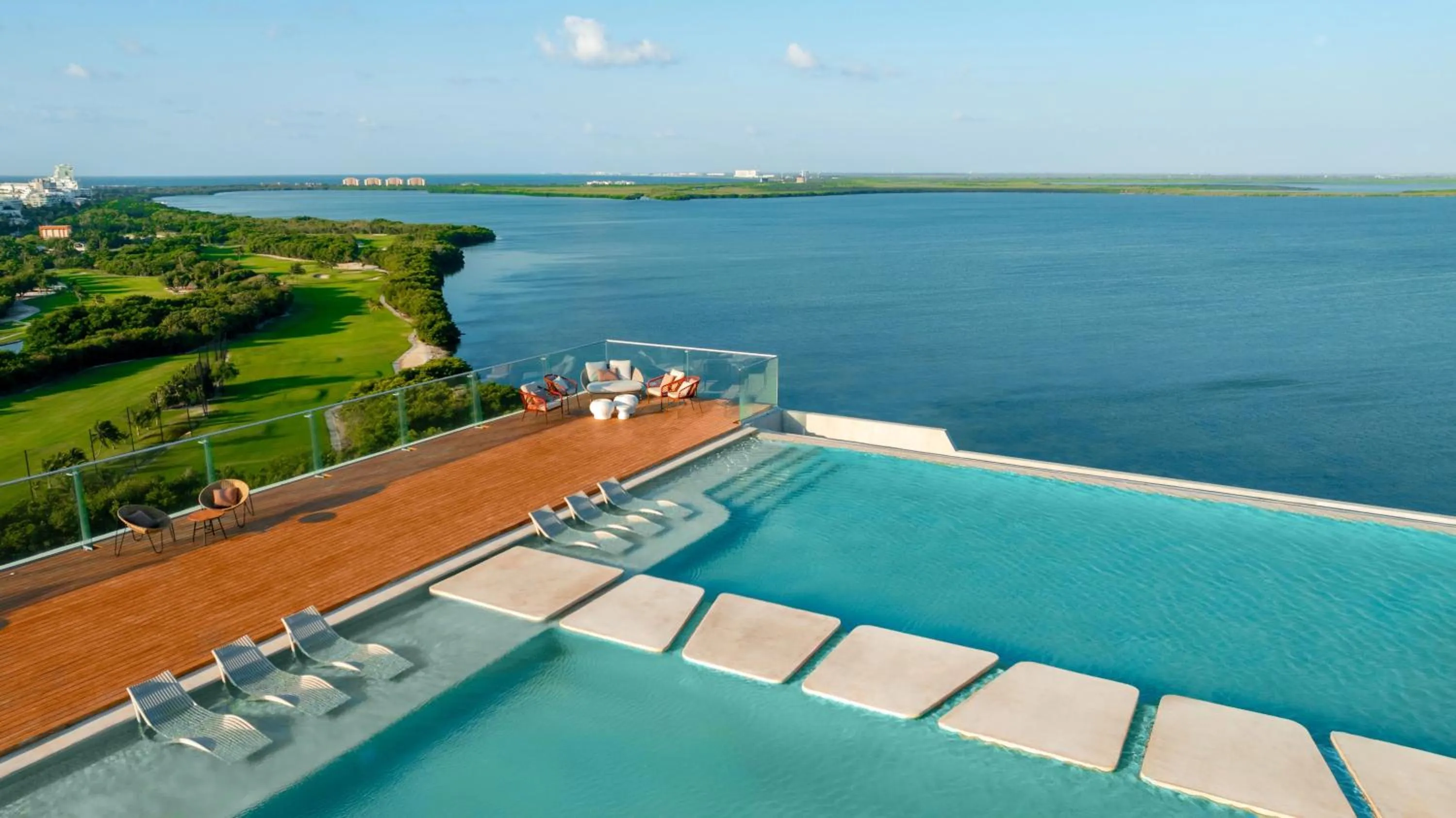 Swimming pool in Hyatt Vivid Grand Island Cancun-All Inclusive Adults Only
