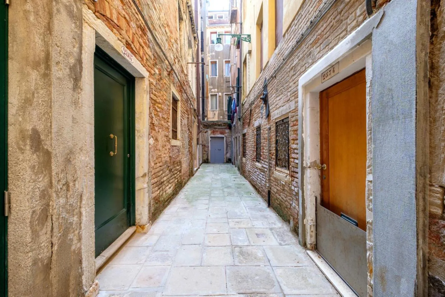 Property building in The Lion's House APT2