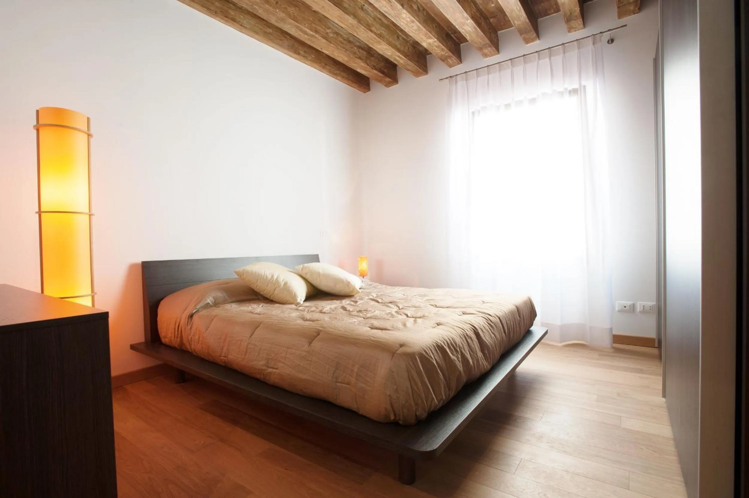 Day, Bed in The Lion's House APT2