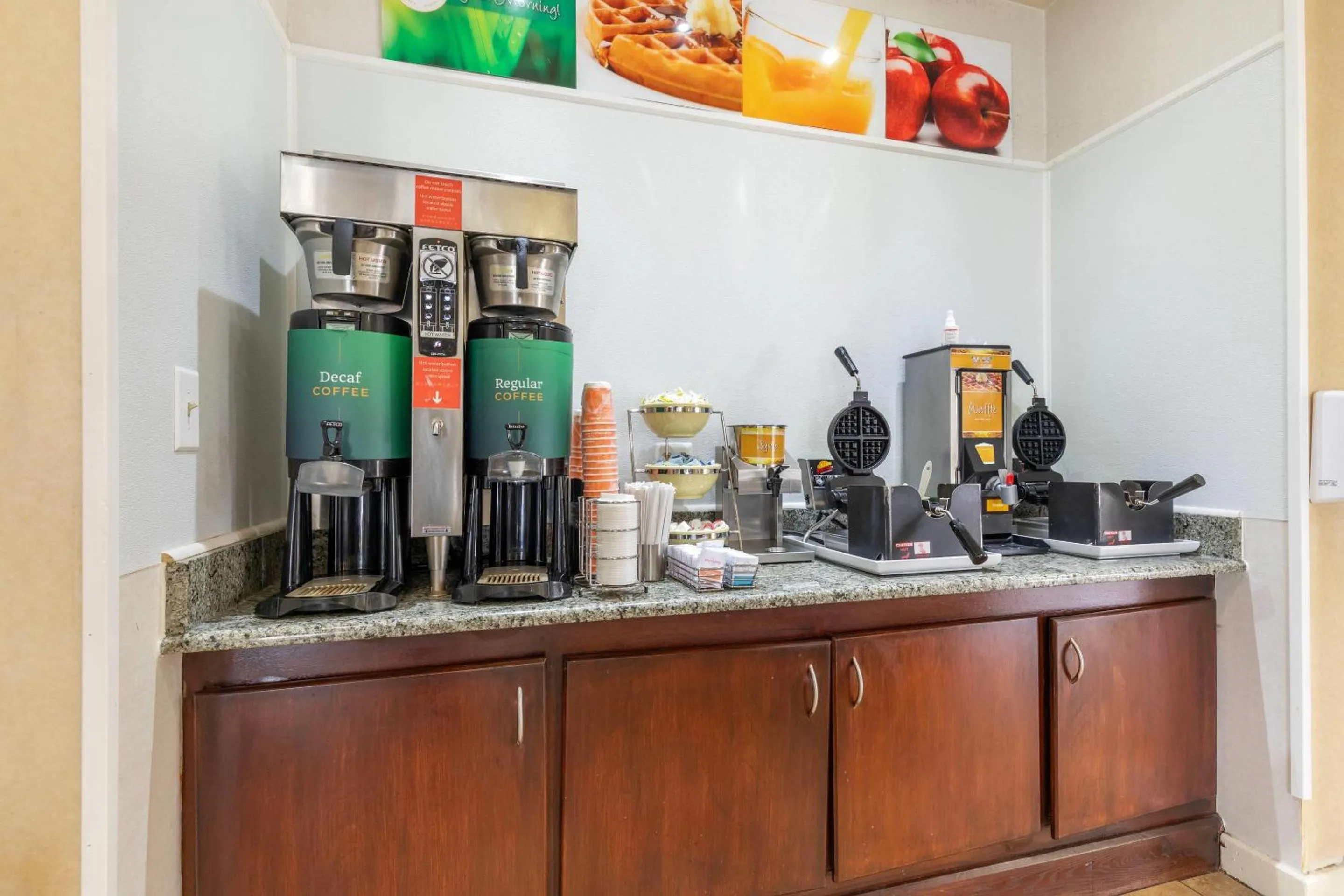 Breakfast in Suburban Studios Tysons Corner