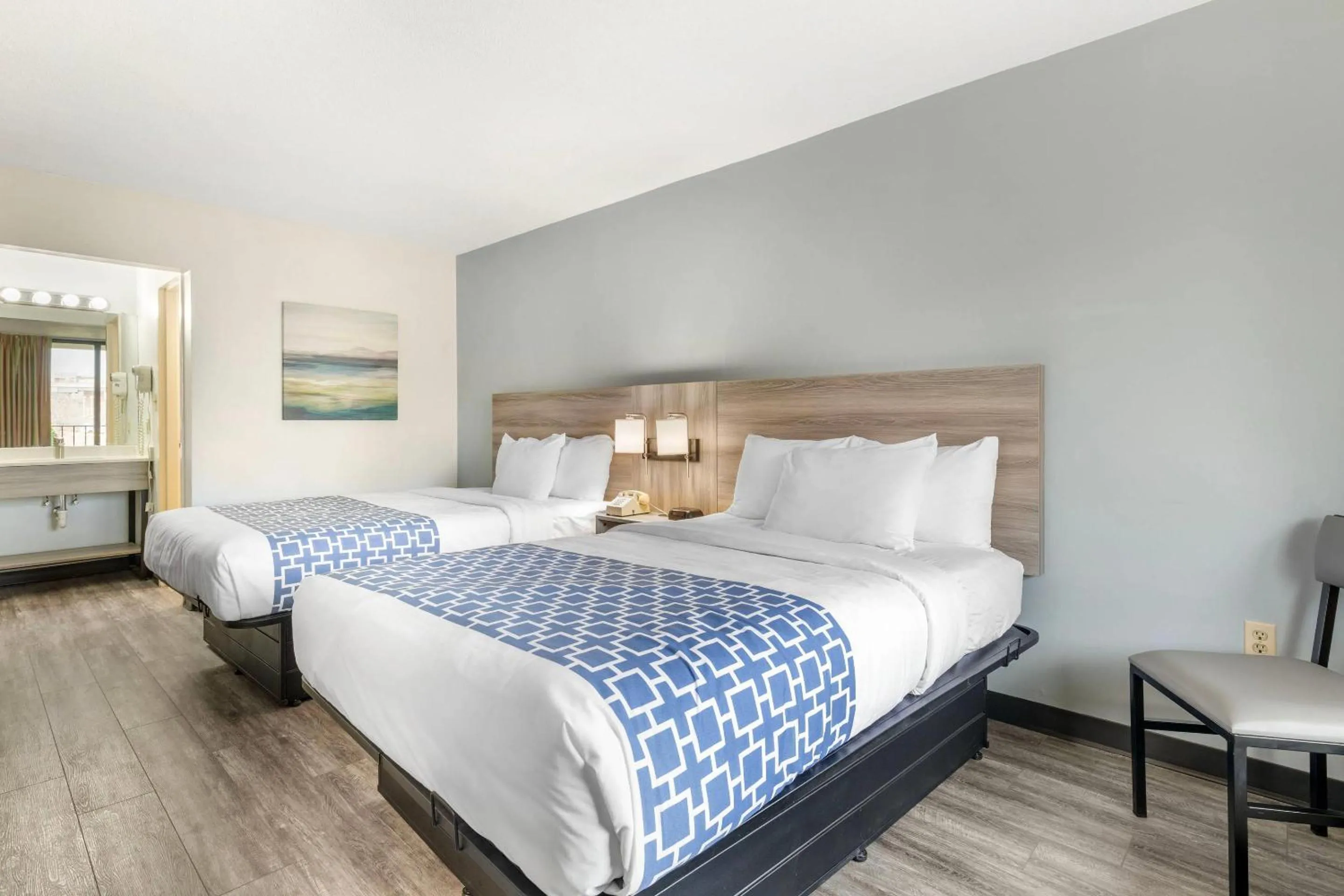 Bedroom, Bed in Suburban Studios Tysons Corner