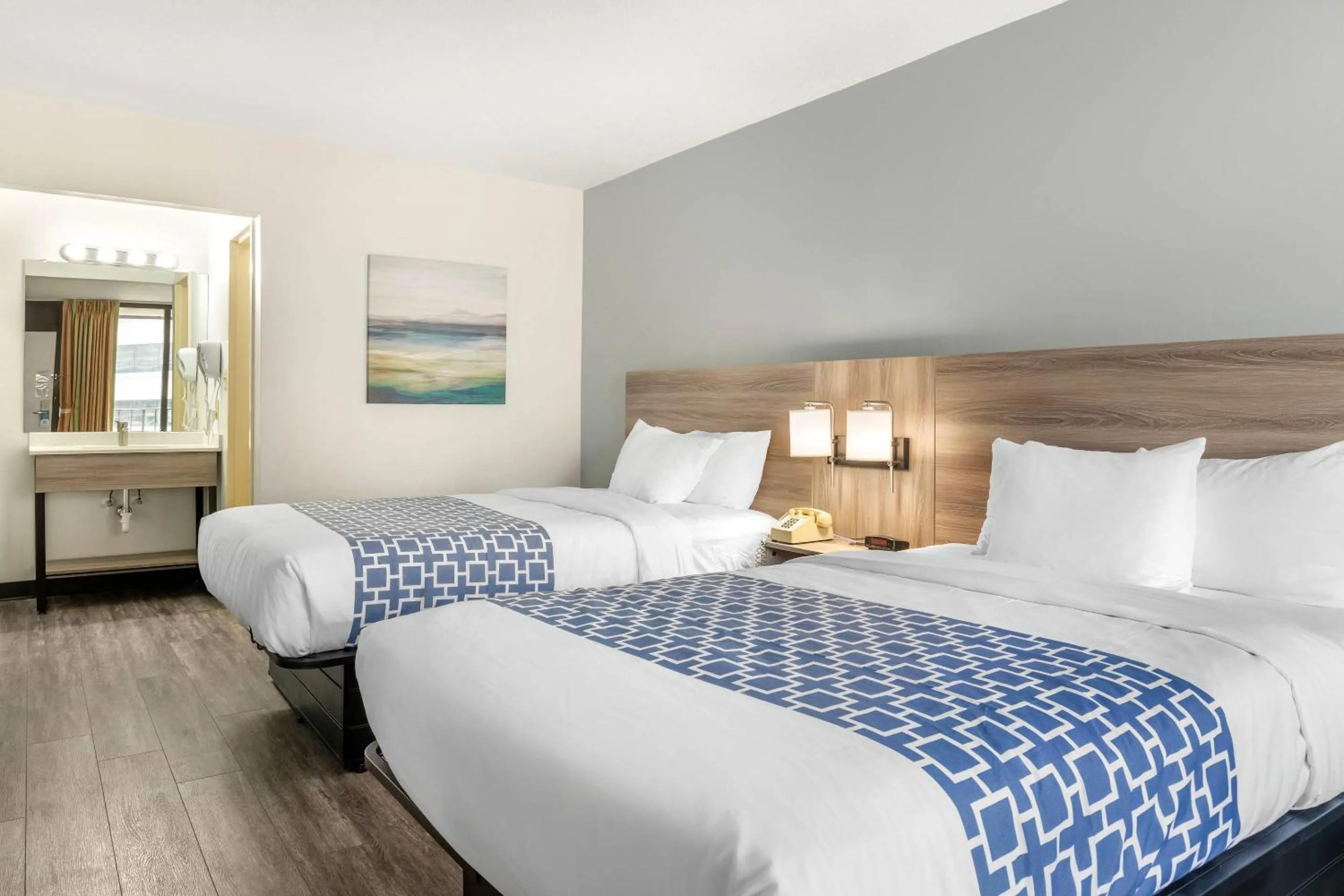 Bedroom, Bed in Suburban Studios Tysons Corner