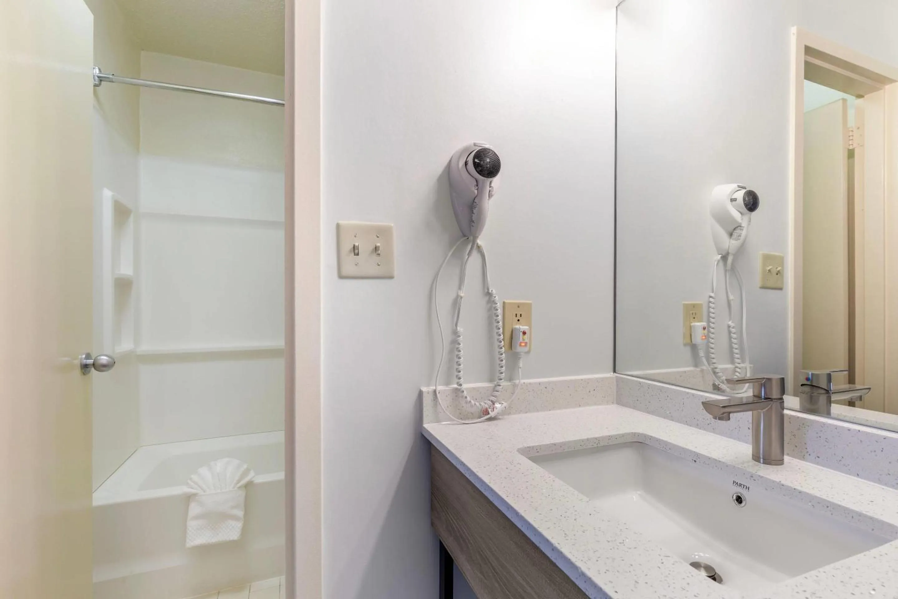 Bathroom in Suburban Studios Tysons Corner