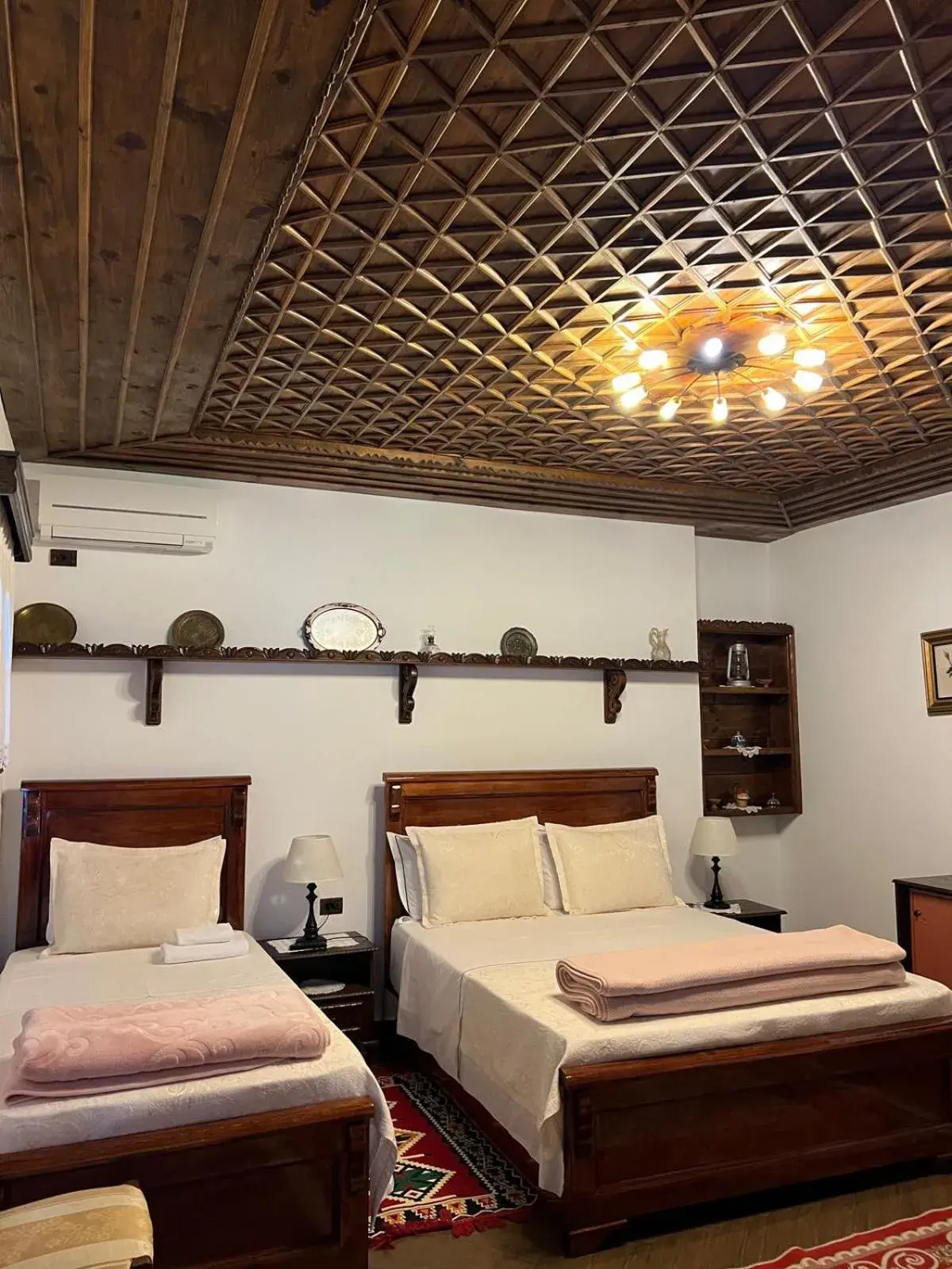 Quadruple Room with Balcony in Hotel Kaceli Quadruple Room with Balcony in Hotel Kaceli