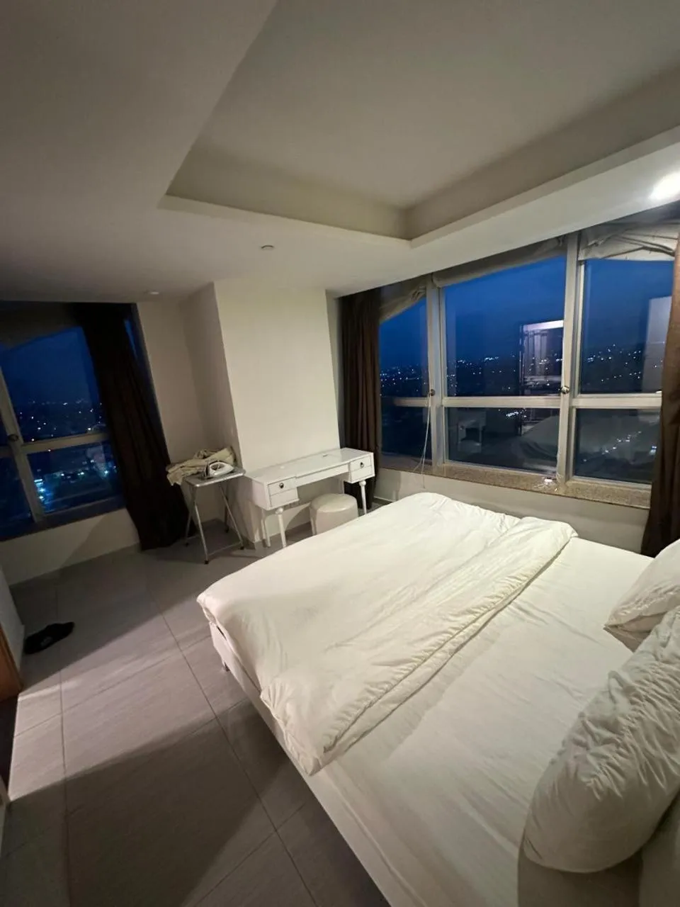 Bedroom, Bed in The Centaurus Apartments