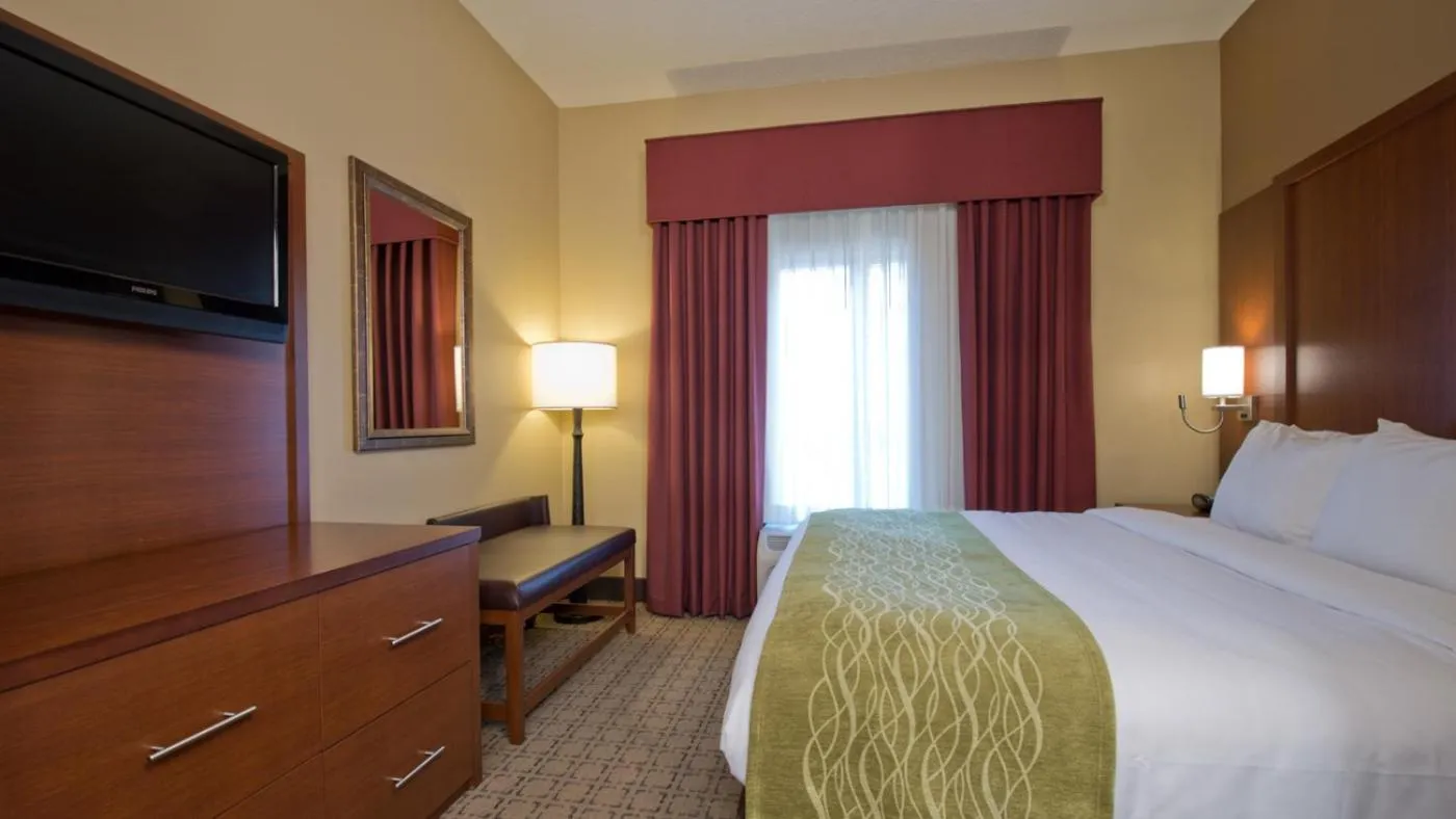 Bed in Russell Inn and Suites