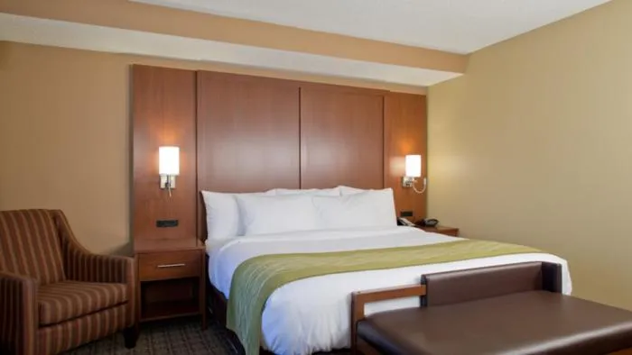 Bed in Russell Inn and Suites