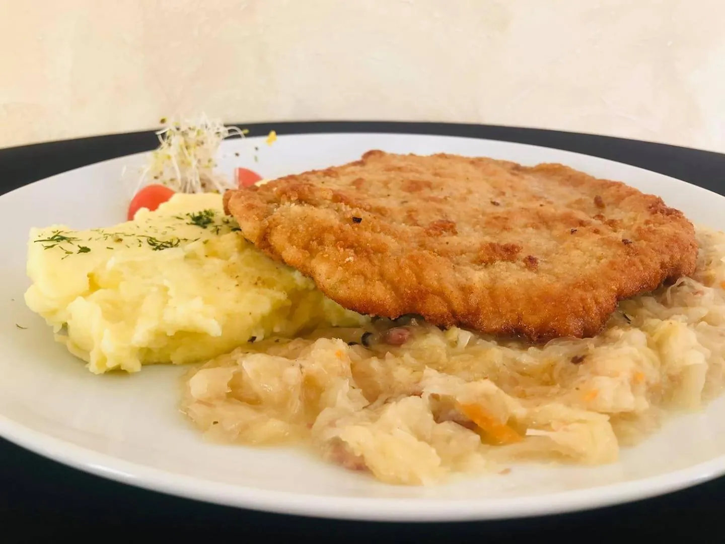 Restaurant/places to eat in Hotel Marand