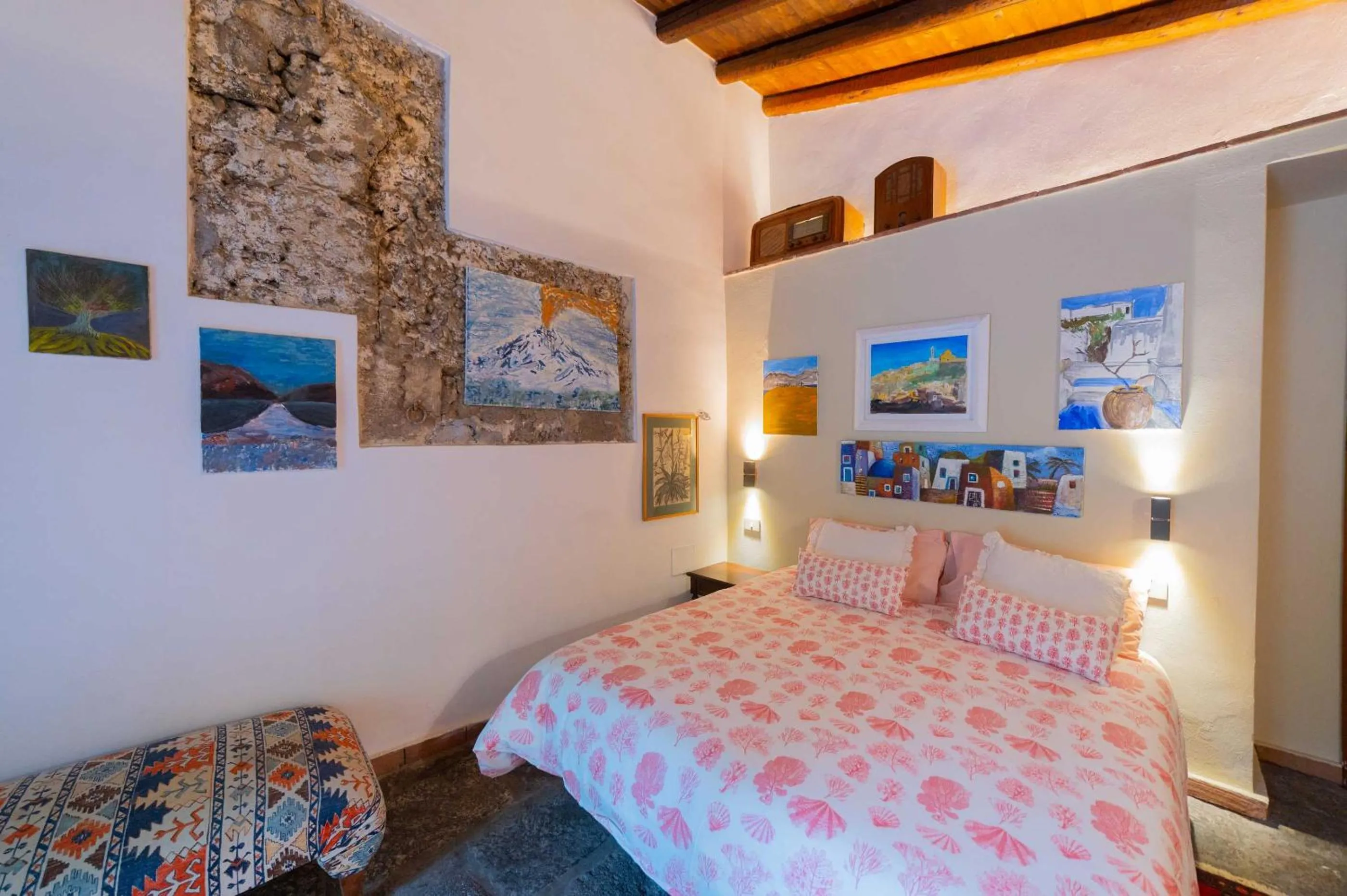 Photo of the whole room, Bed in Etna Botanic Garden