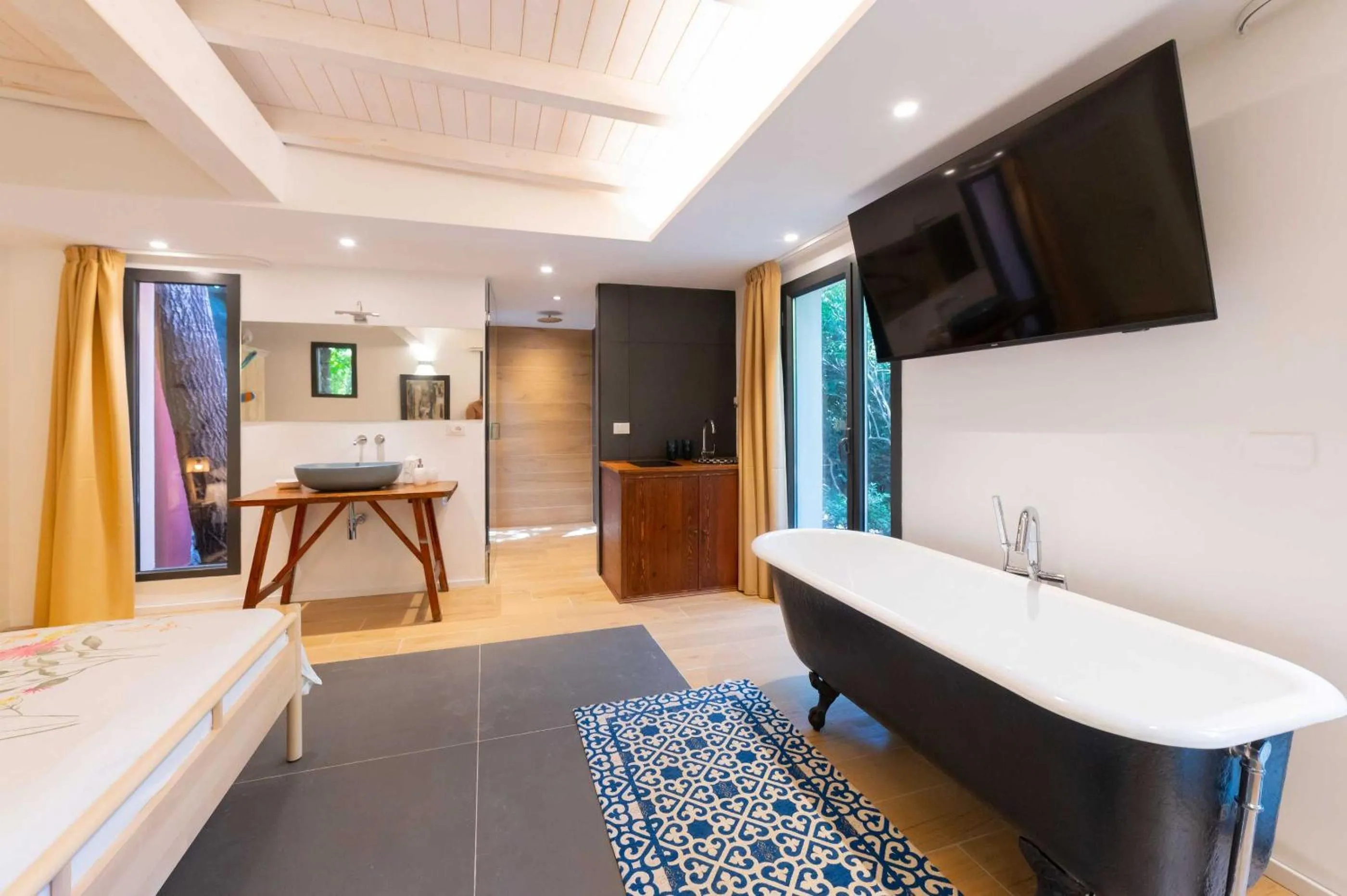 Bathroom, Bed in Etna Botanic Garden