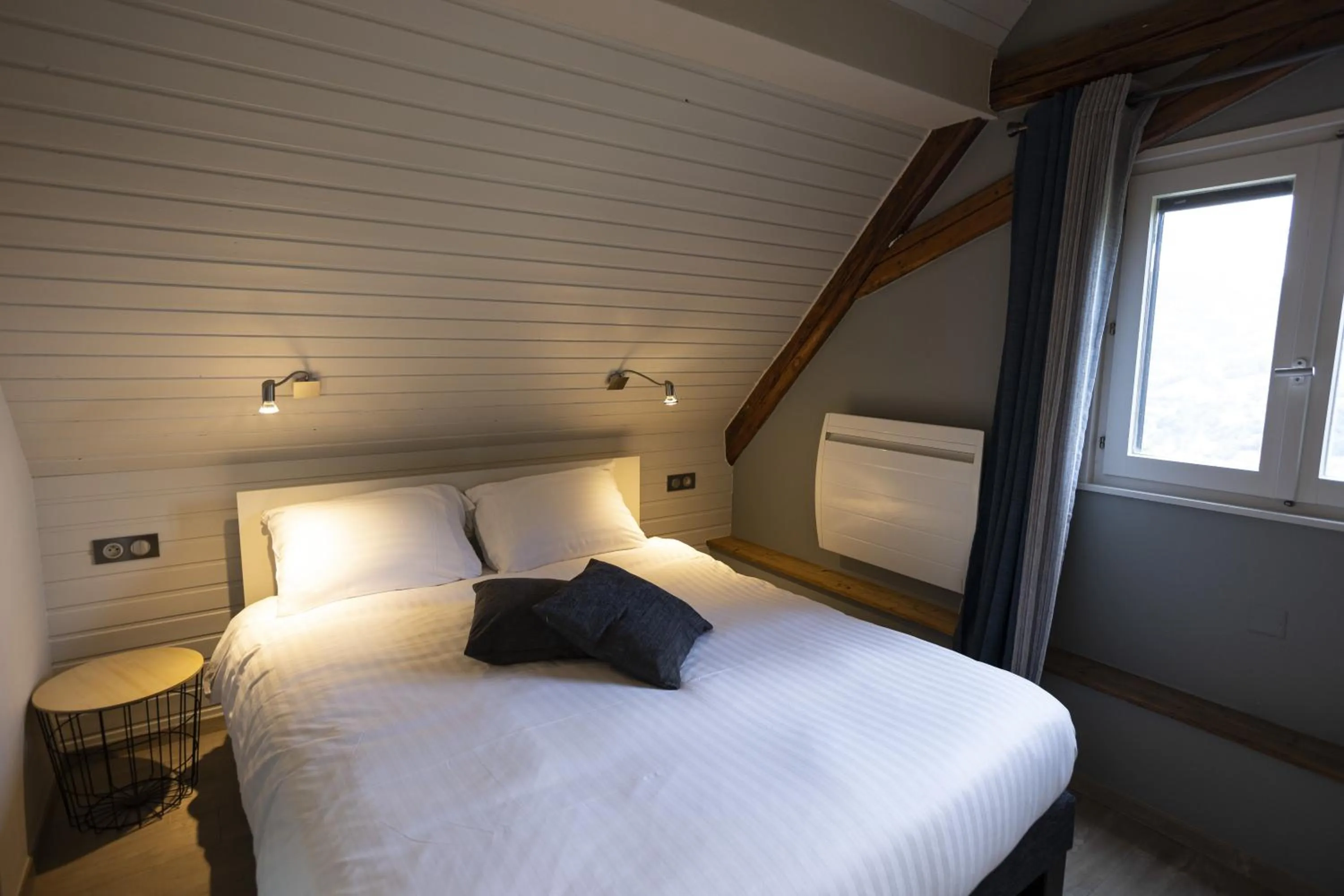 Bed in Hôtel Restaurant Les Alisiers