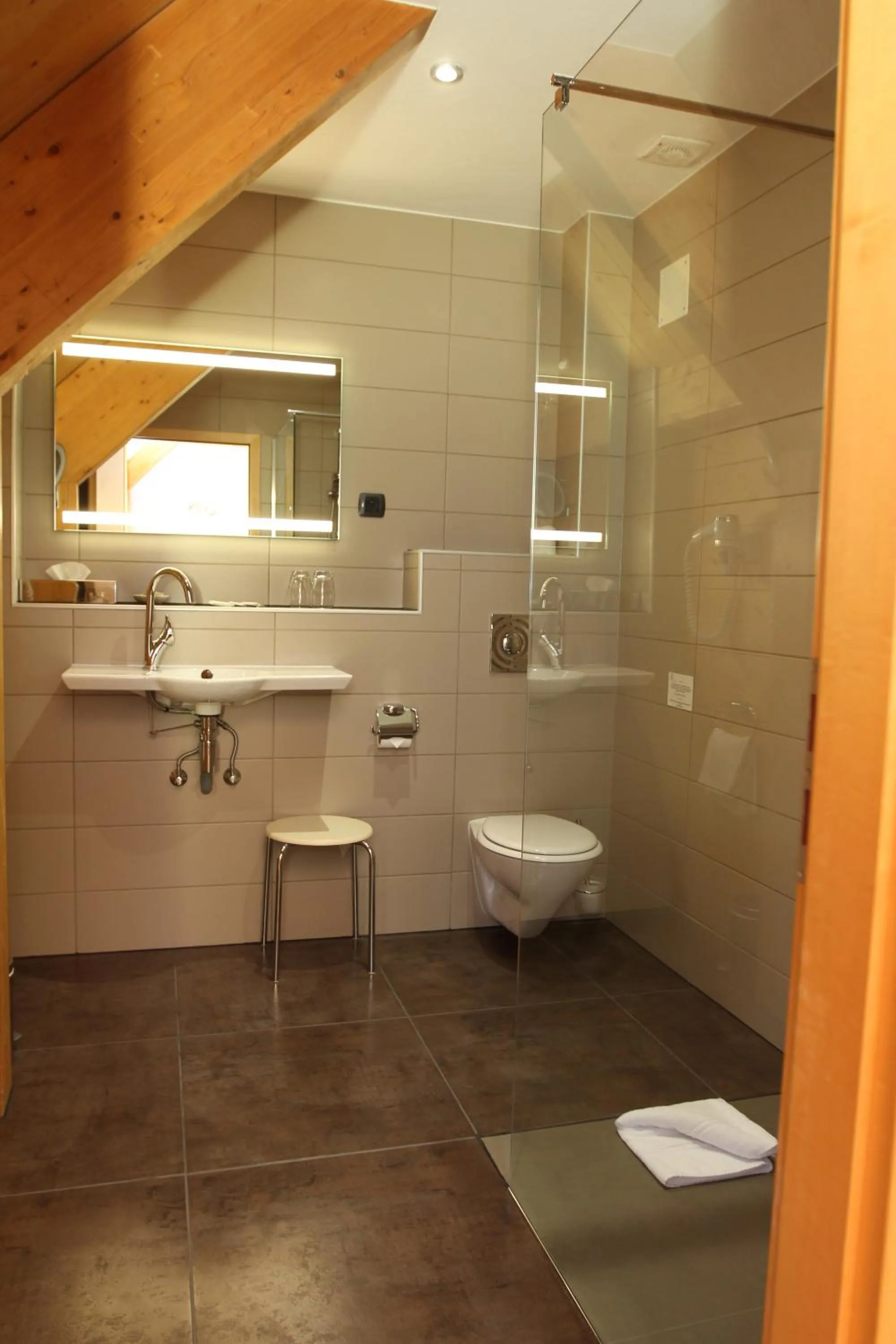 Bathroom in Hôtel Restaurant Les Alisiers