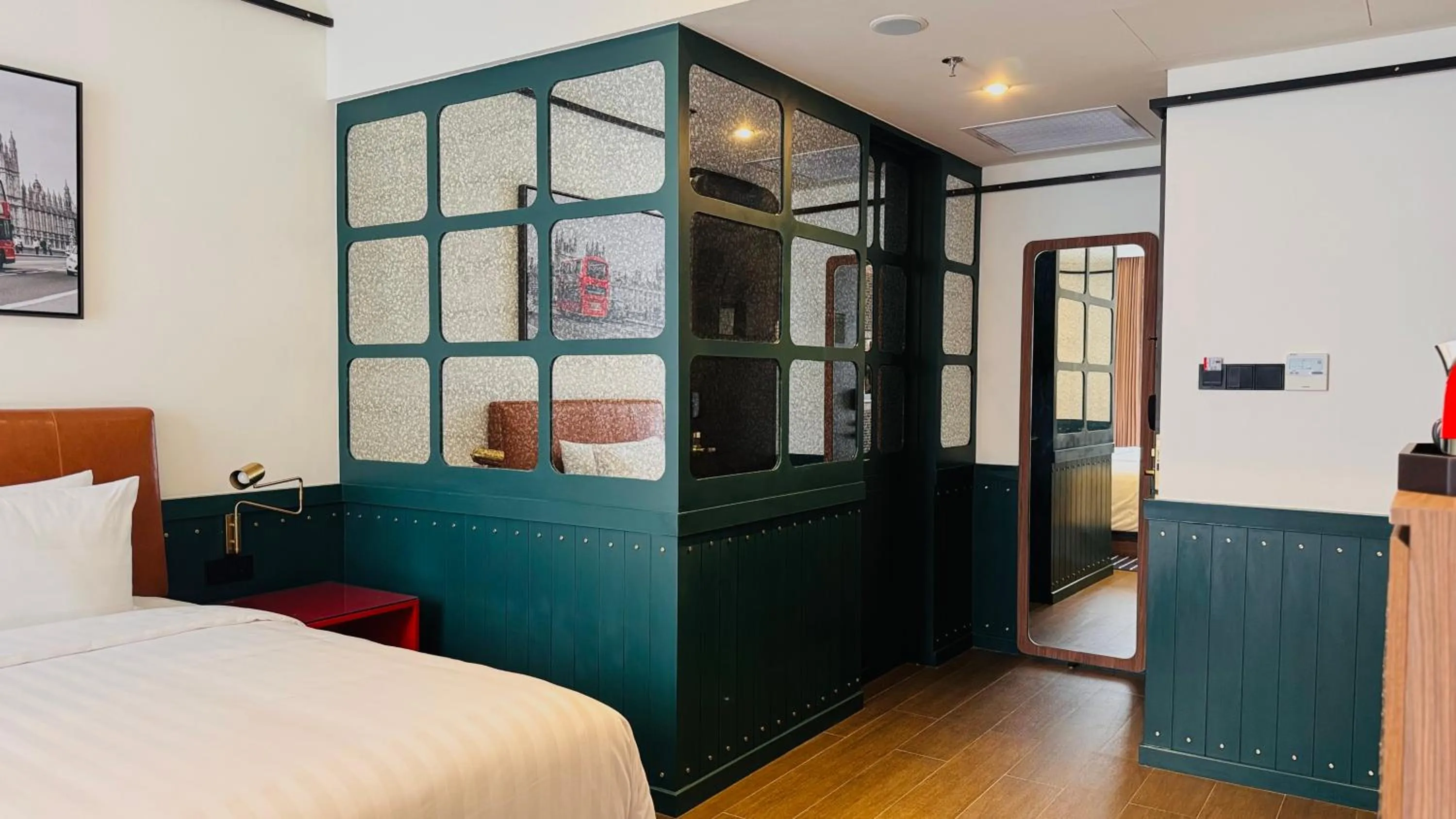 Bedroom, Bed in Ashley Tugu Tani Menteng