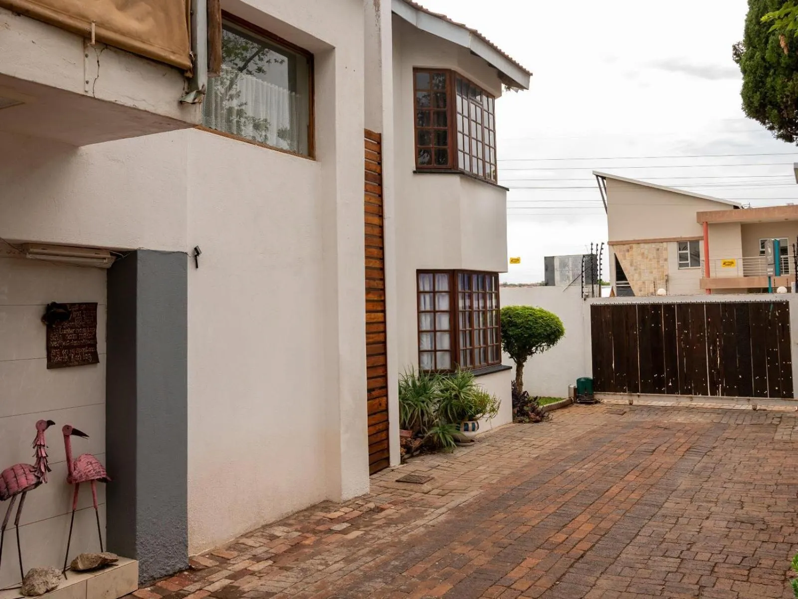 Facade/entrance in Sleepers Villa Guesthouse