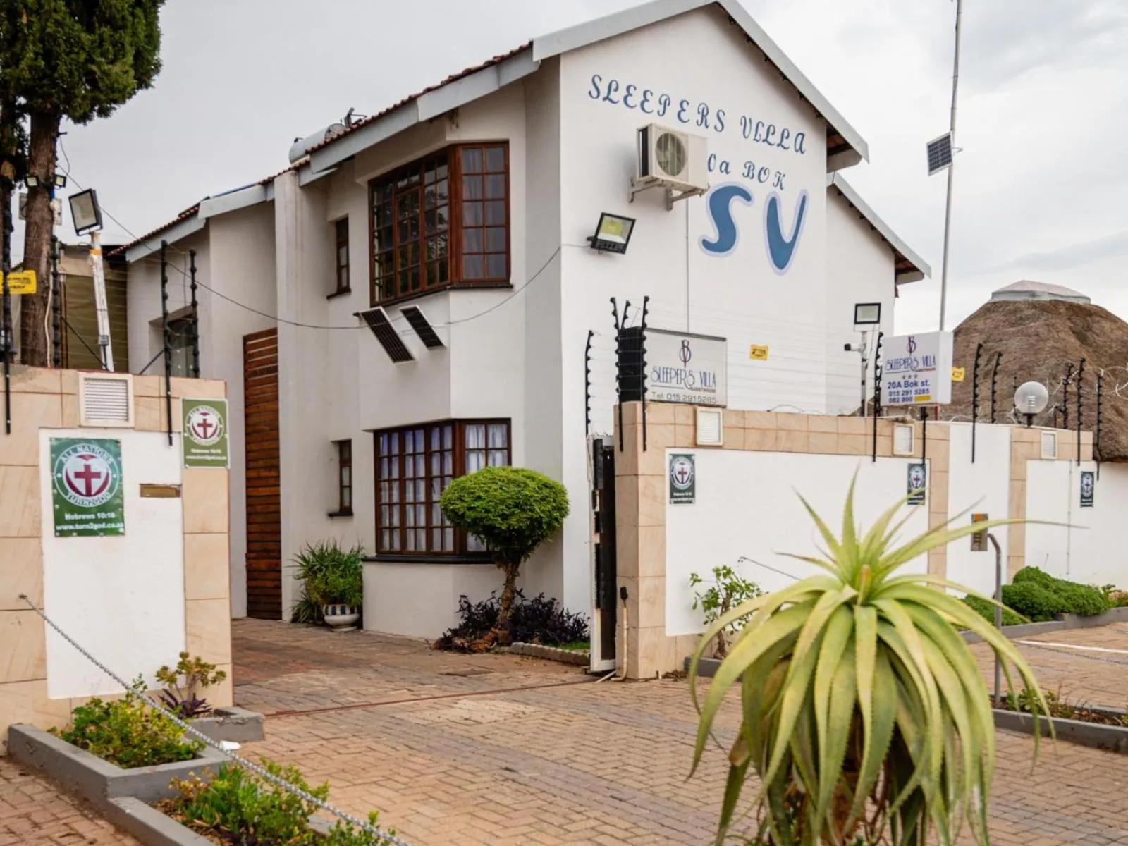 Property building in Sleepers Villa Guesthouse