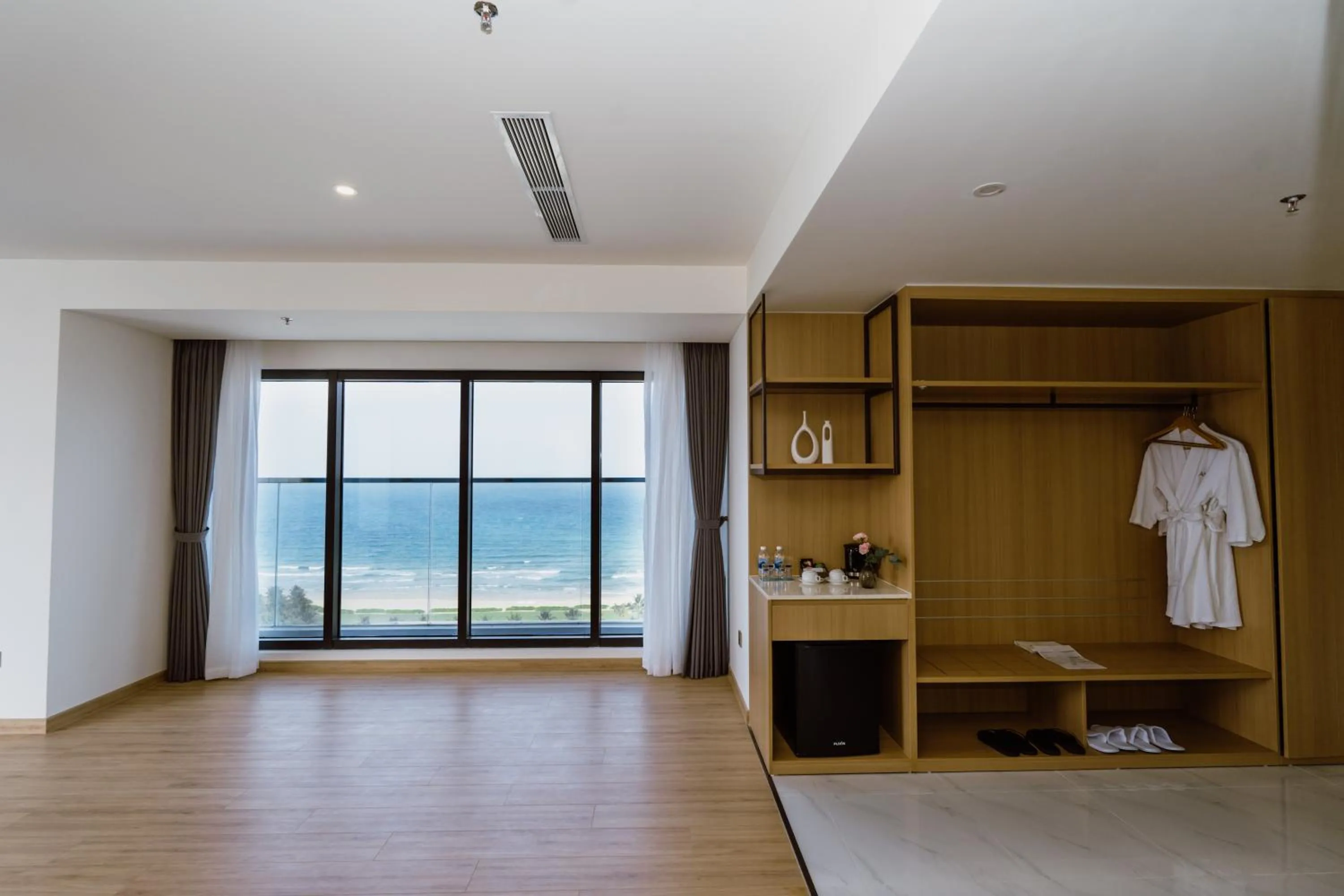 Photo of the whole room in Aquamarine Cam Ranh - By Swandor