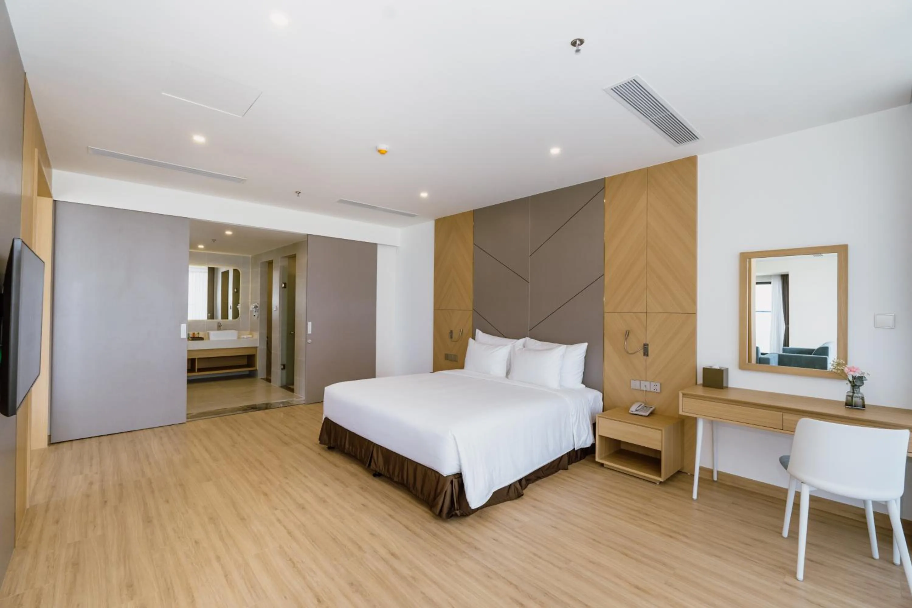 Bedroom, Bed in Aquamarine Cam Ranh - By Swandor