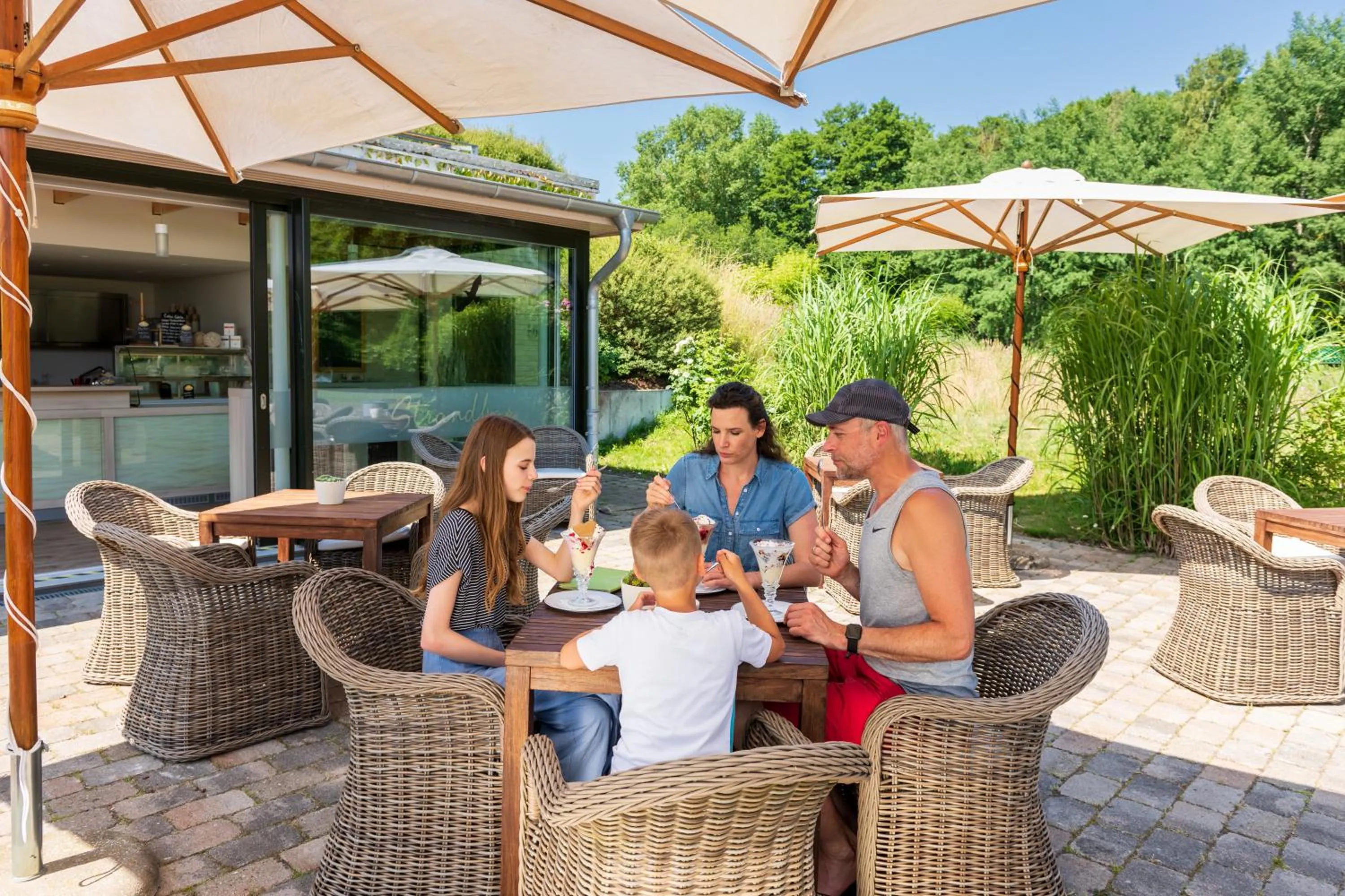 Lounge or bar in BEECH Resort Plauer See