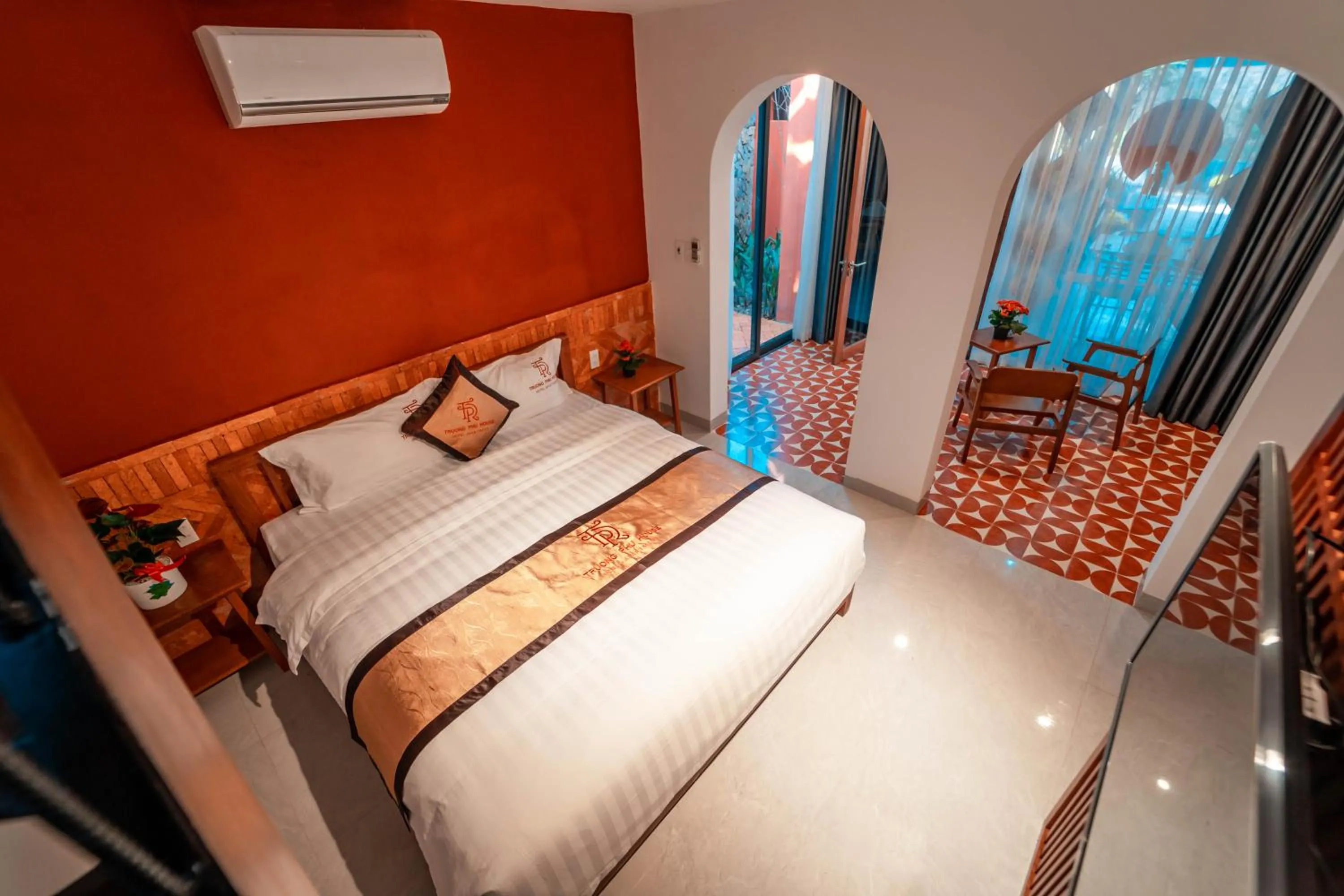 Living room, Bed in TRUONG PHU HOUSE - HOTEL & APARTMENT