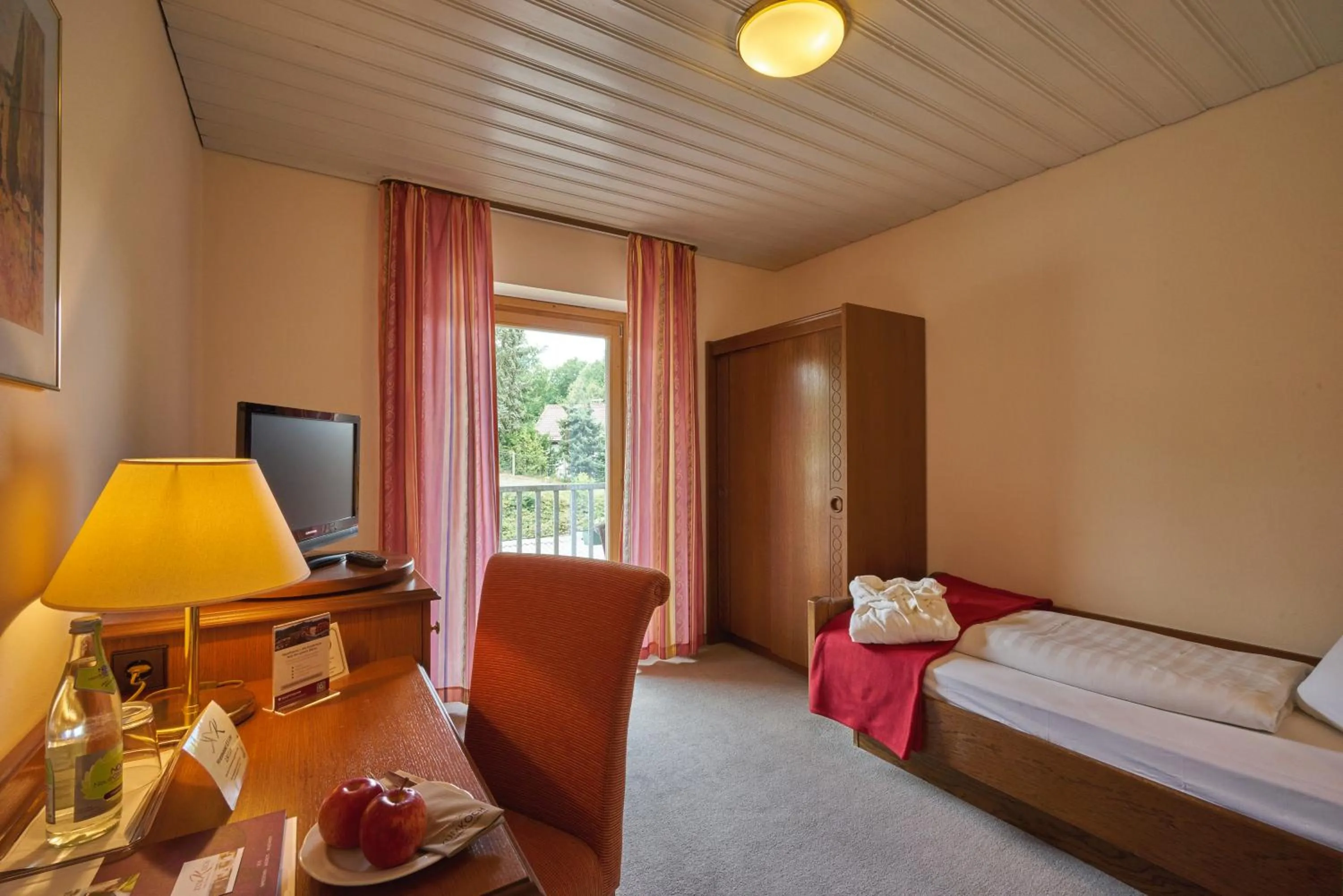 TV and multimedia, Bed in Wellnesshotel Zum Koch