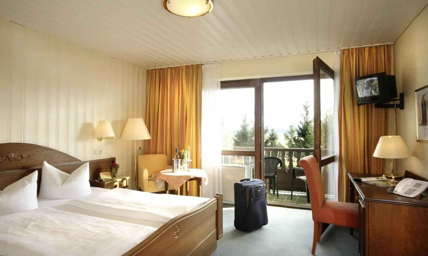 Bedroom, Bed in Wellnesshotel Zum Koch