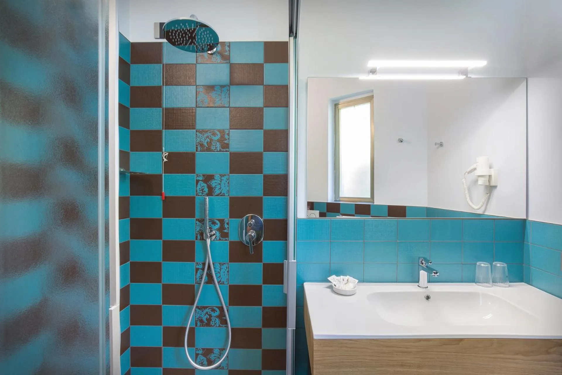 Shower in Hotel Gabbiano - Garda Lake Collection