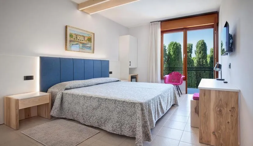 Photo of the whole room, Bed in Hotel Gabbiano - Garda Lake Collection