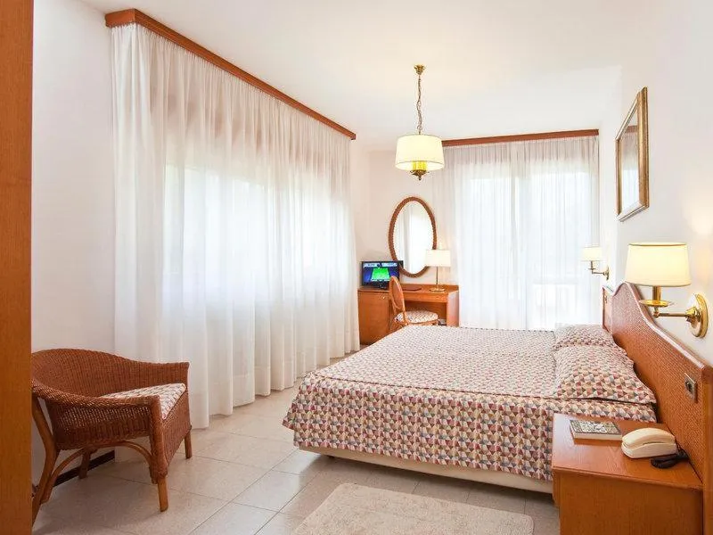 Photo of the whole room, Bed in Hotel Gabbiano - Garda Lake Collection
