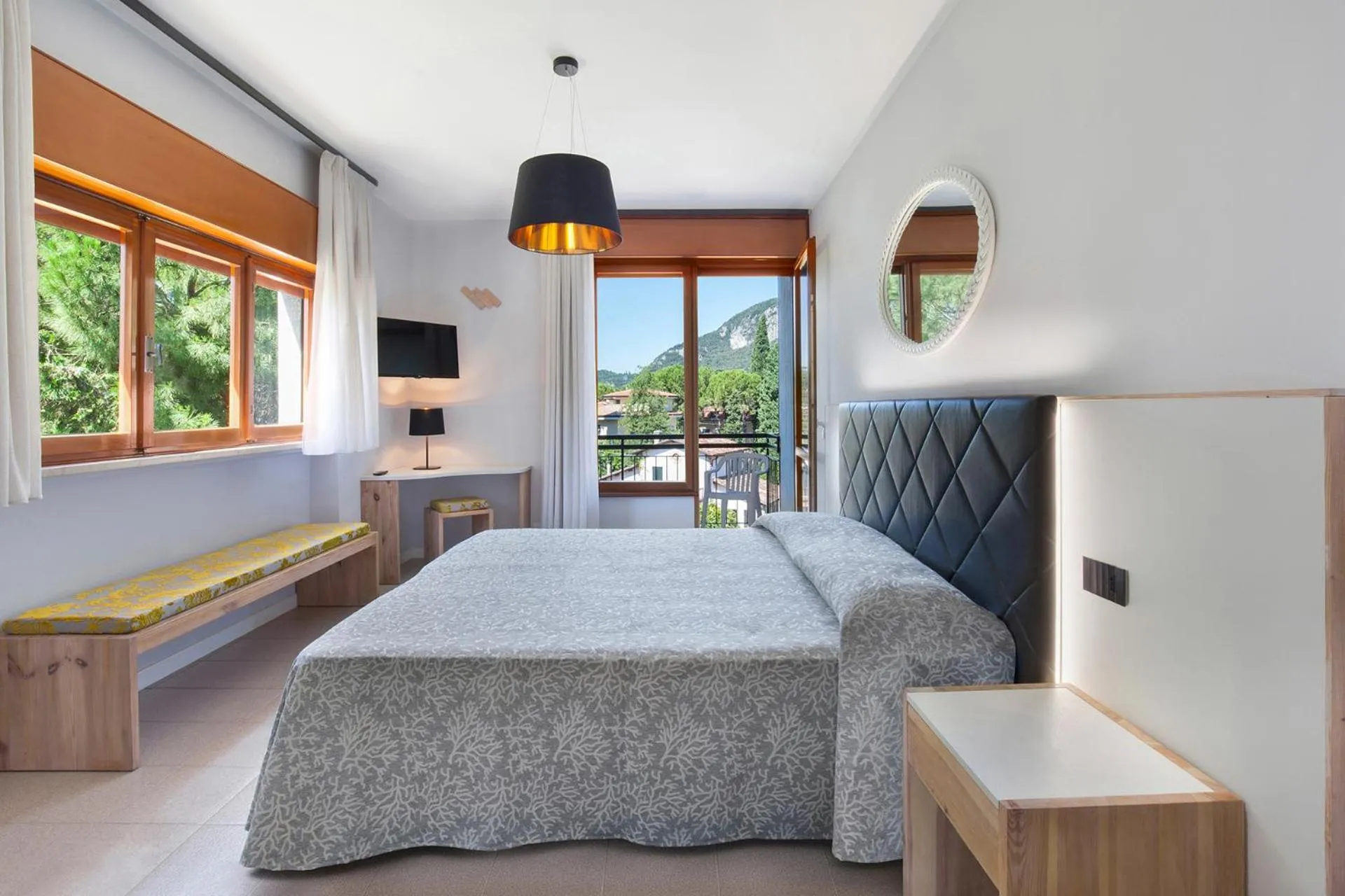 Photo of the whole room, Bed in Hotel Gabbiano - Garda Lake Collection