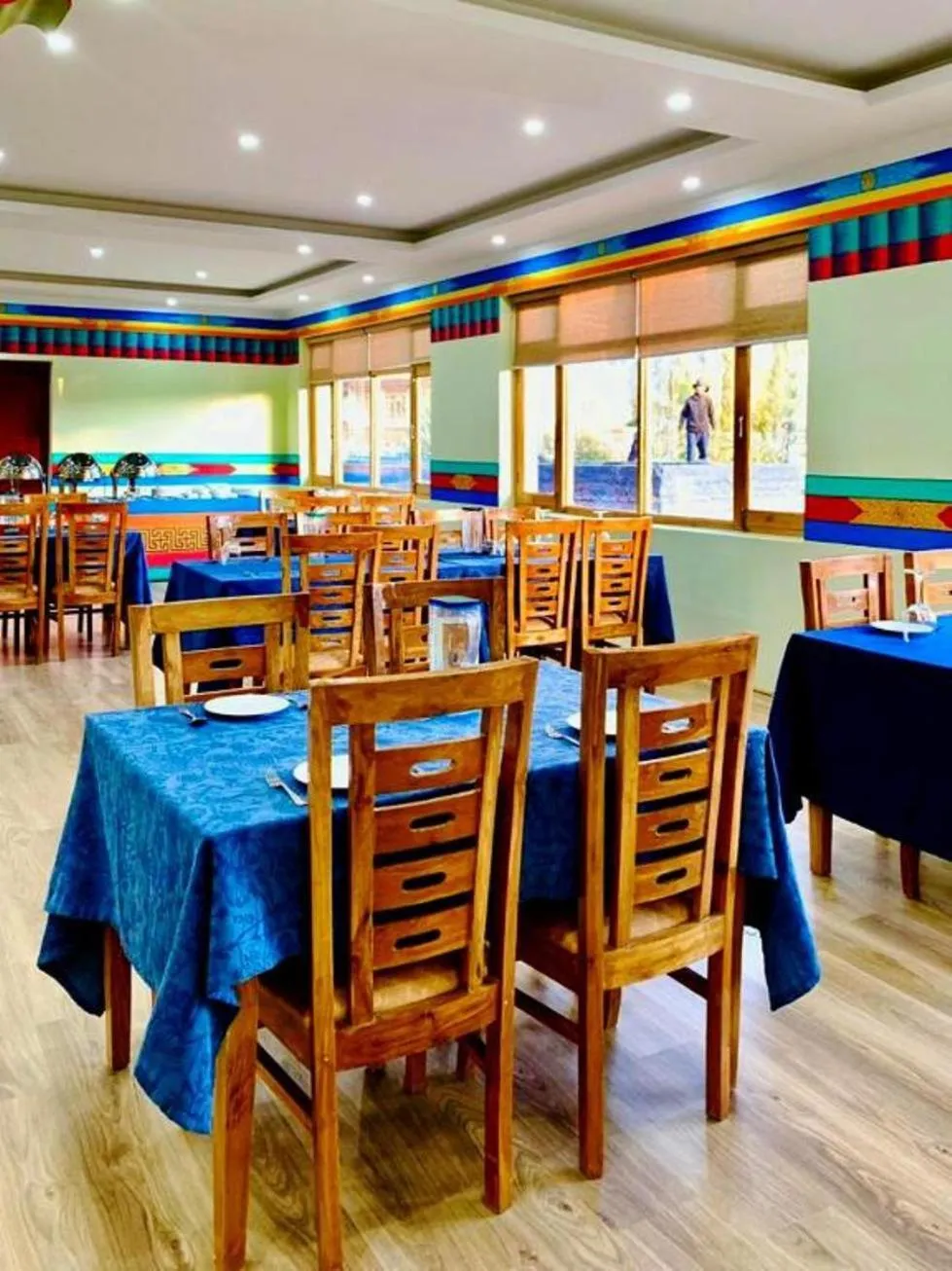 Restaurant/places to eat in Niran Boutique Hotel