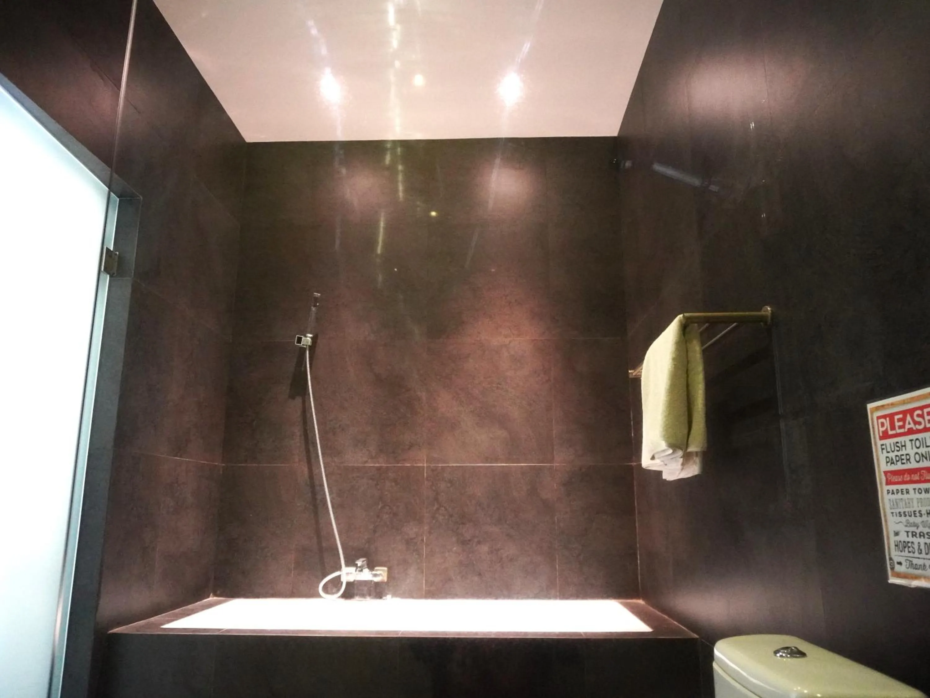 Shower in Villa Rainbow Runner