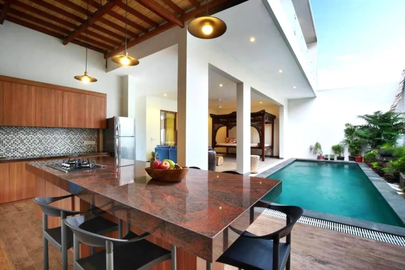 Restaurant/places to eat in Villa Rainbow Runner