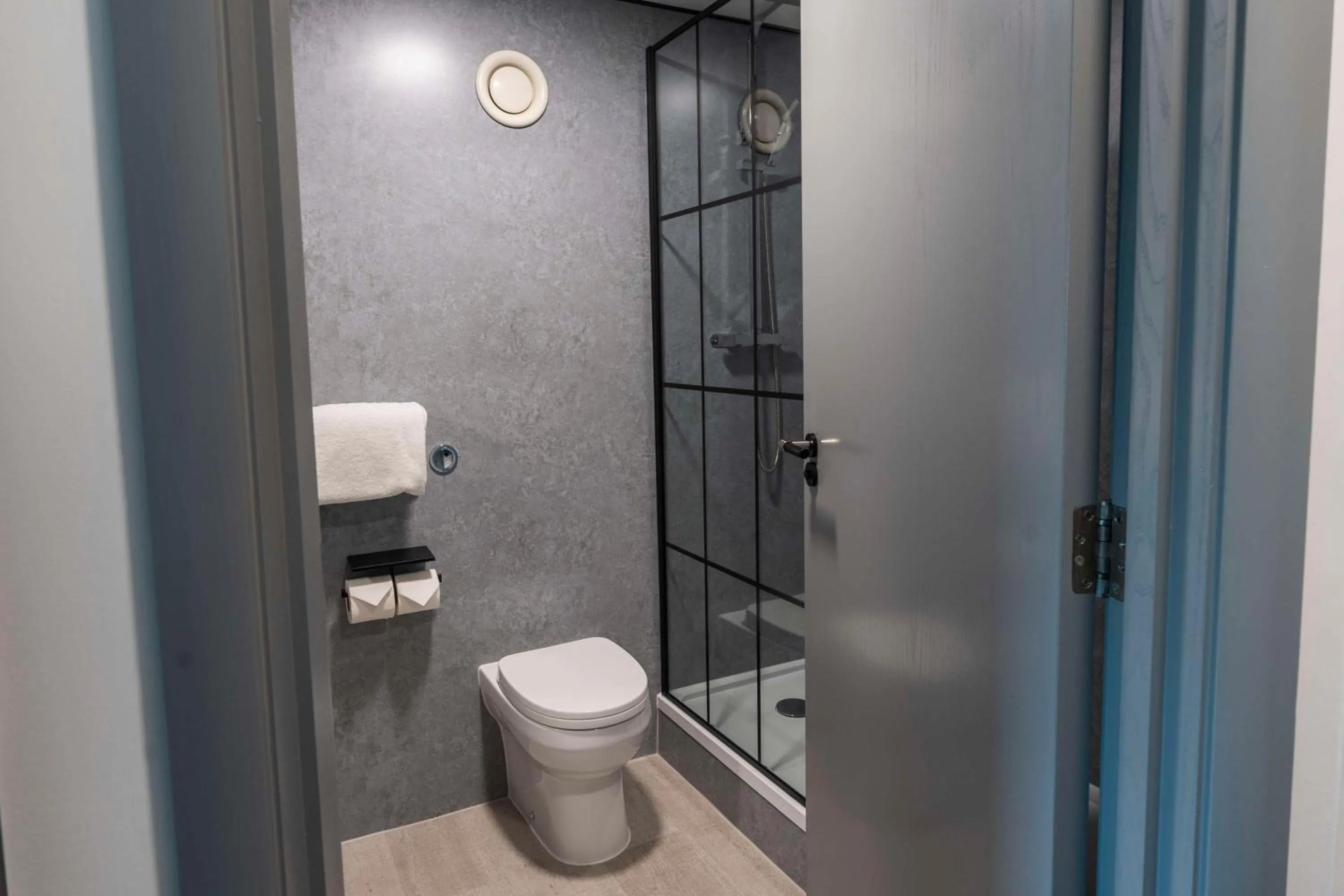 Bathroom in The Bolton Stadium Hotel, a member of Radisson Individuals