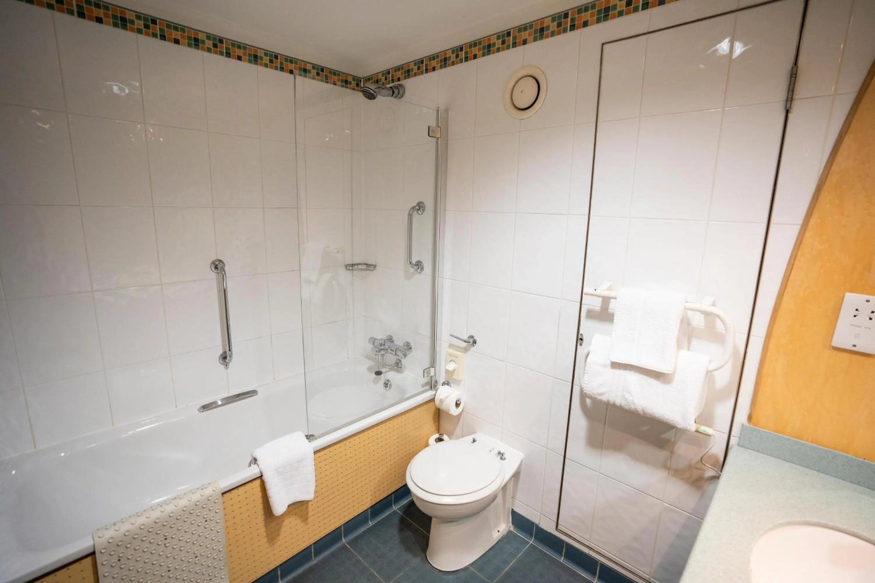 Bathroom in The Bolton Stadium Hotel, a member of Radisson Individuals