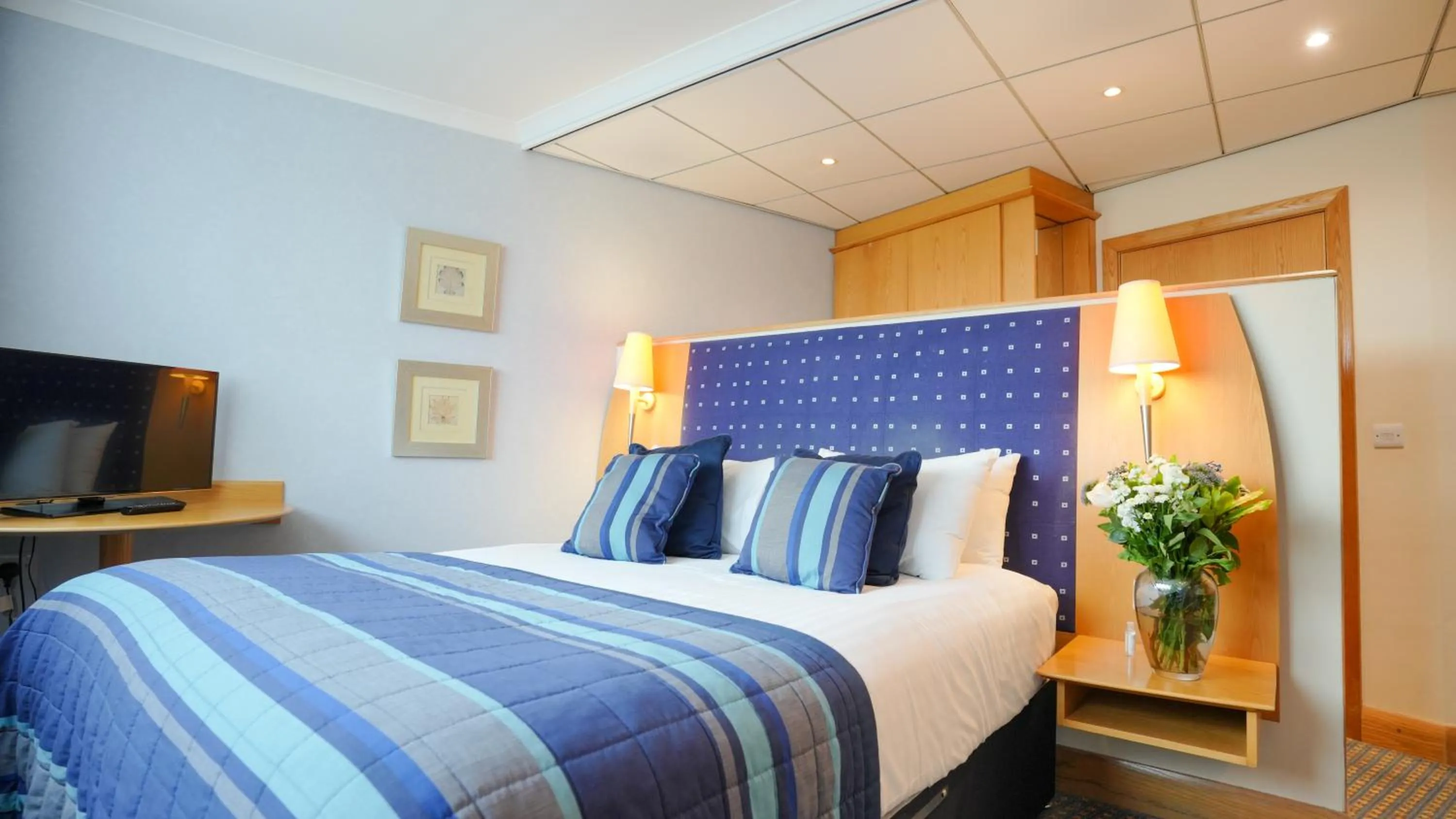 Bedroom, Bed in The Bolton Stadium Hotel, a member of Radisson Individuals