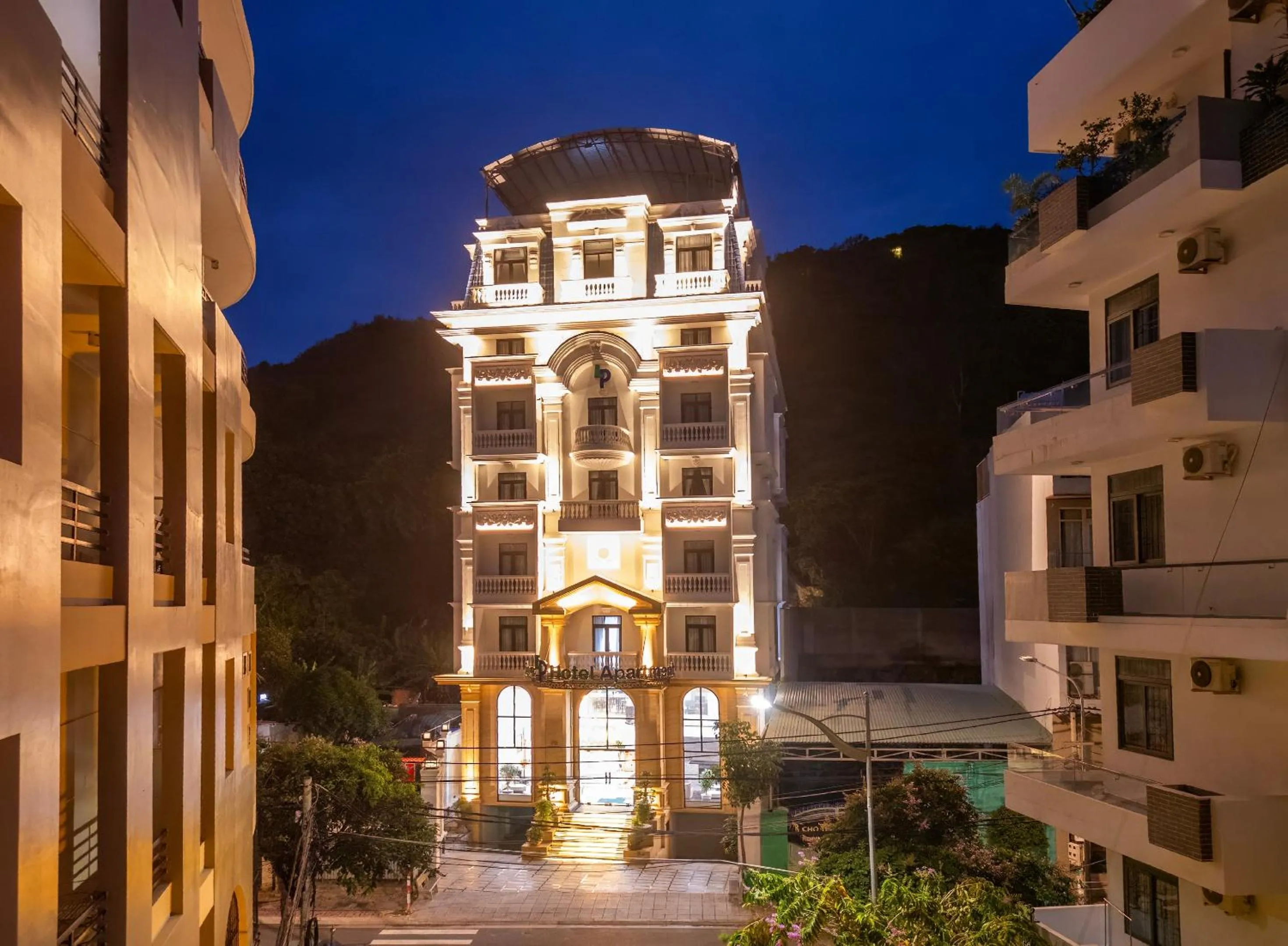 Property building in Green LP Hotel & Apartment