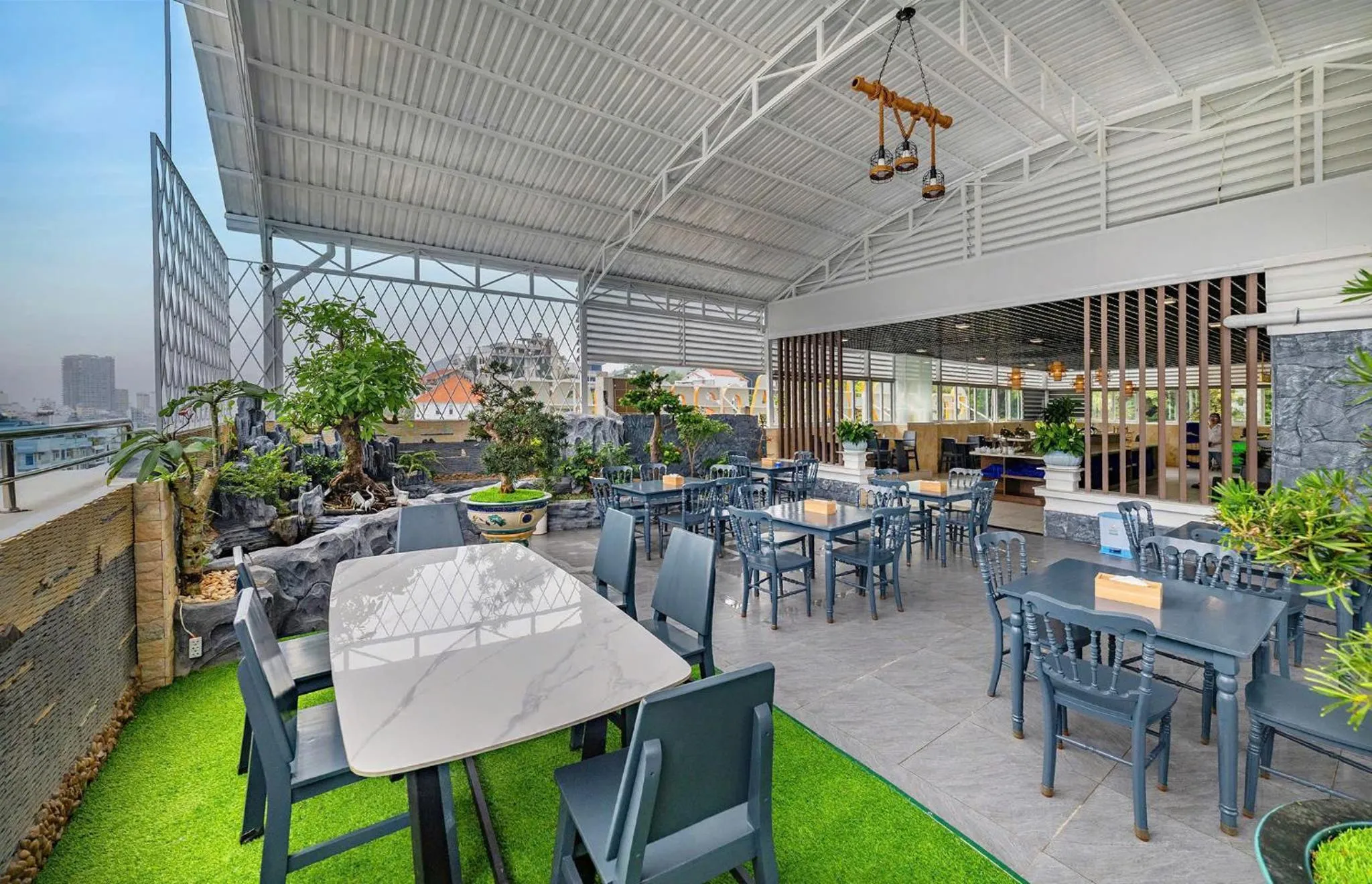 Restaurant/places to eat in Green LP Hotel & Apartment