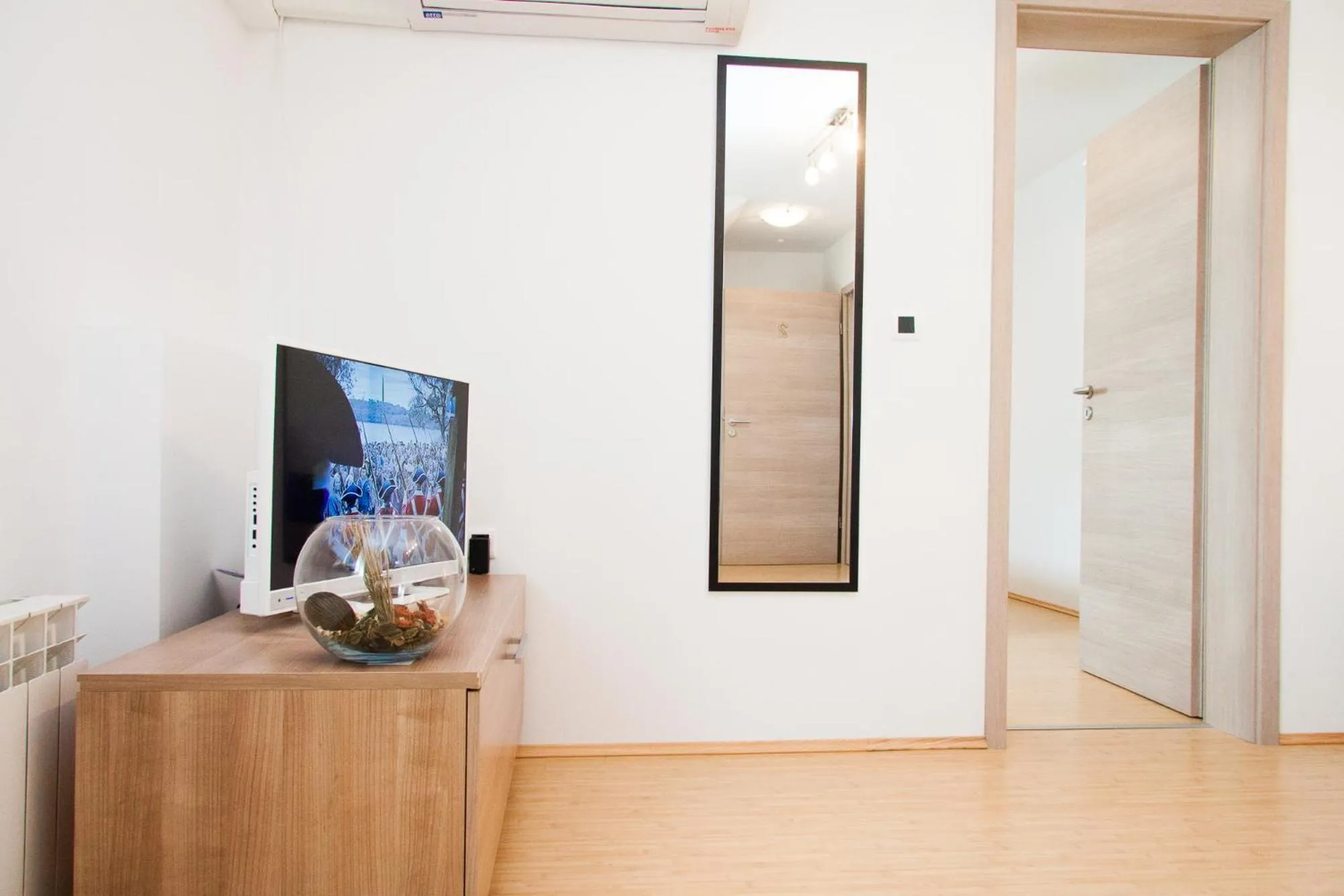 TV and multimedia in Rooms Garden Zagreb Airport