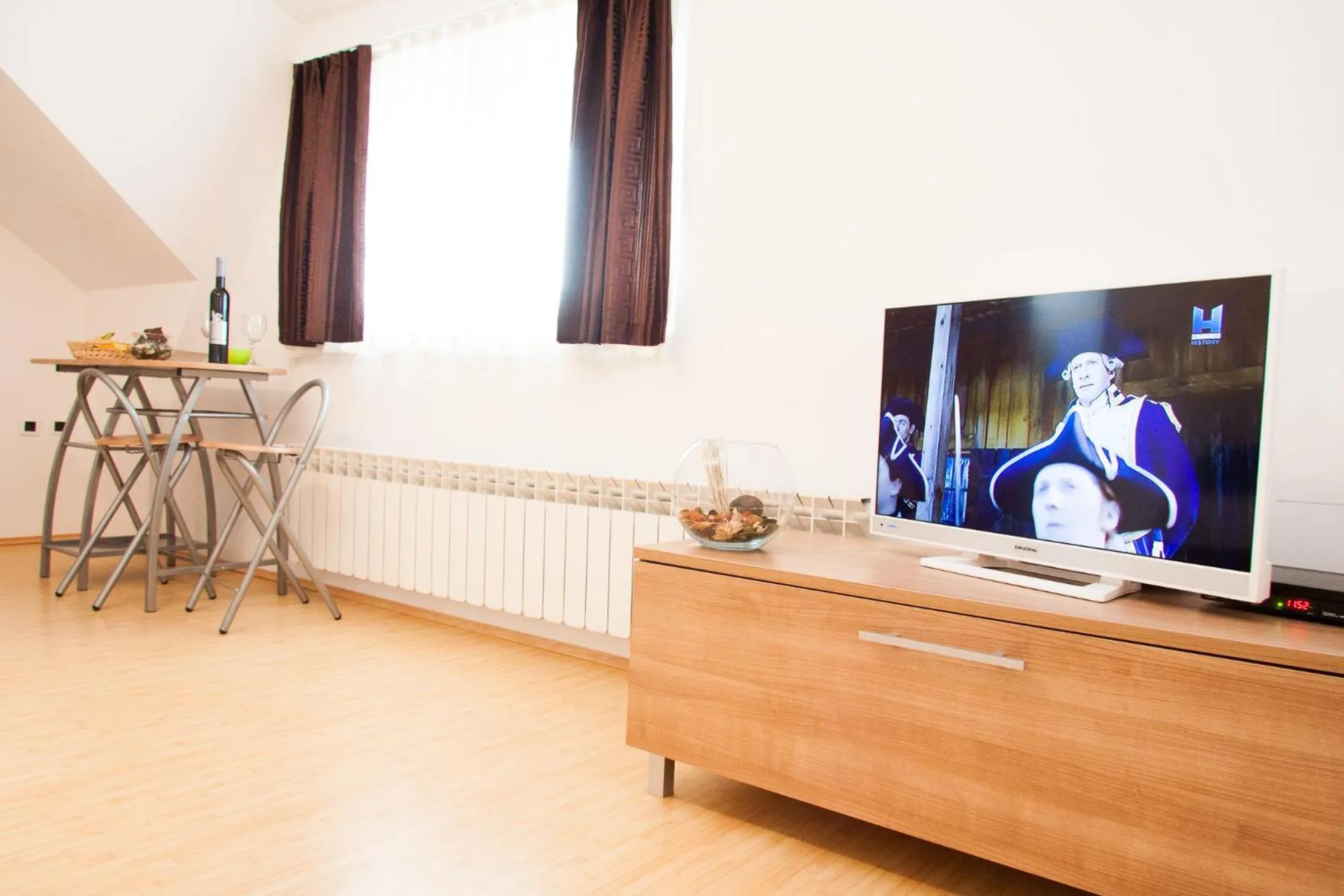 TV and multimedia in Rooms Garden Zagreb Airport