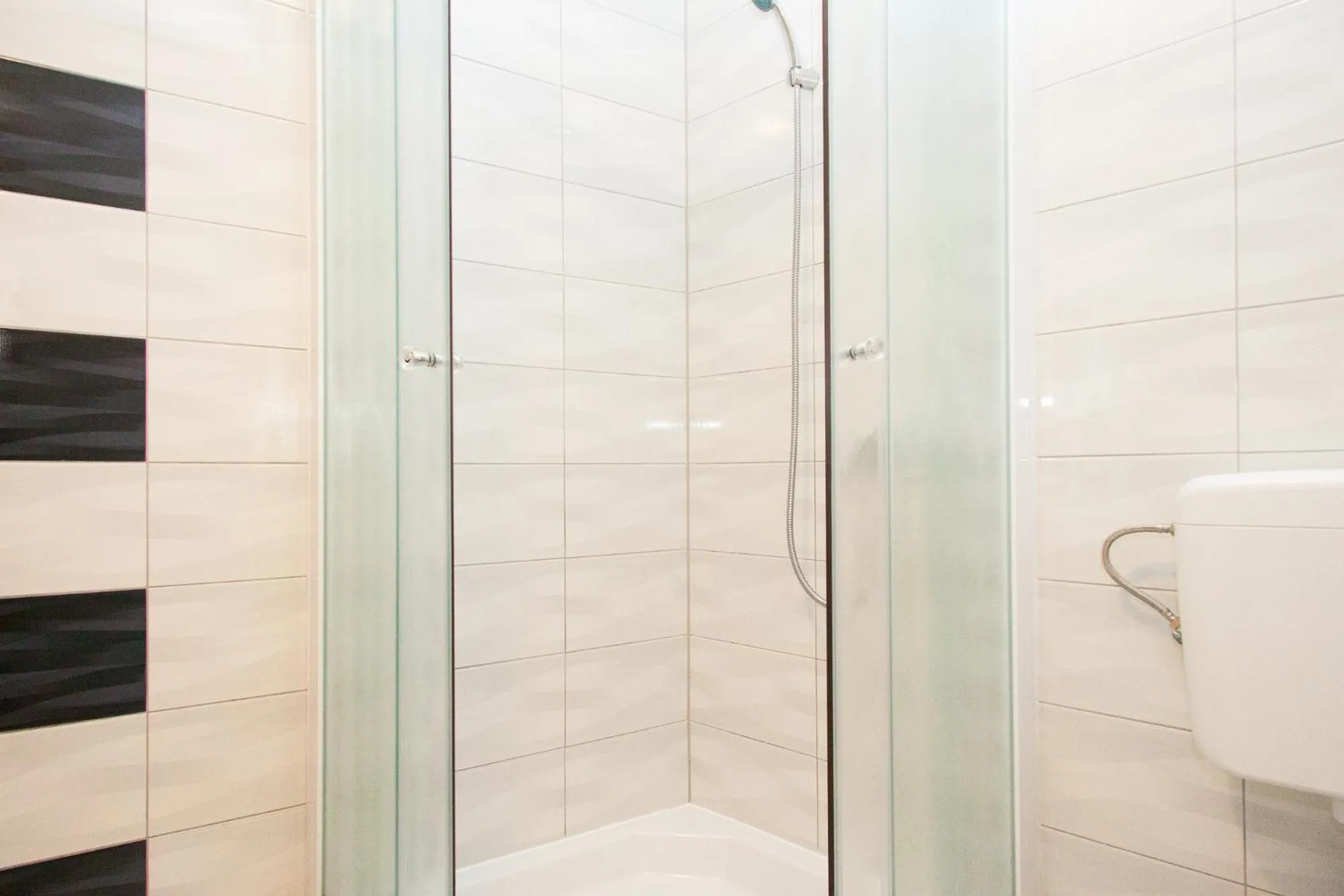 Shower in Rooms Garden Zagreb Airport