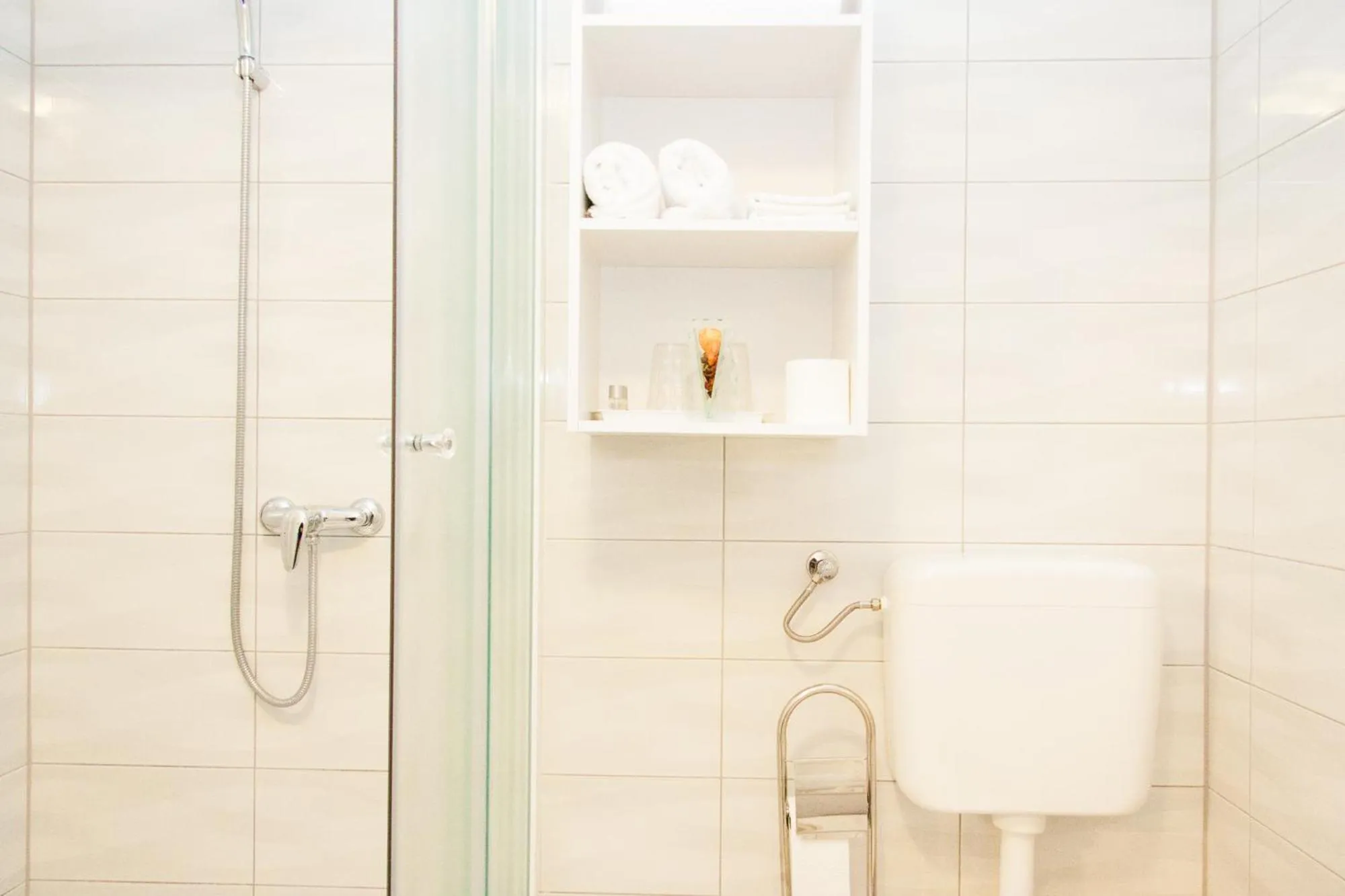 Shower in Rooms Garden Zagreb Airport