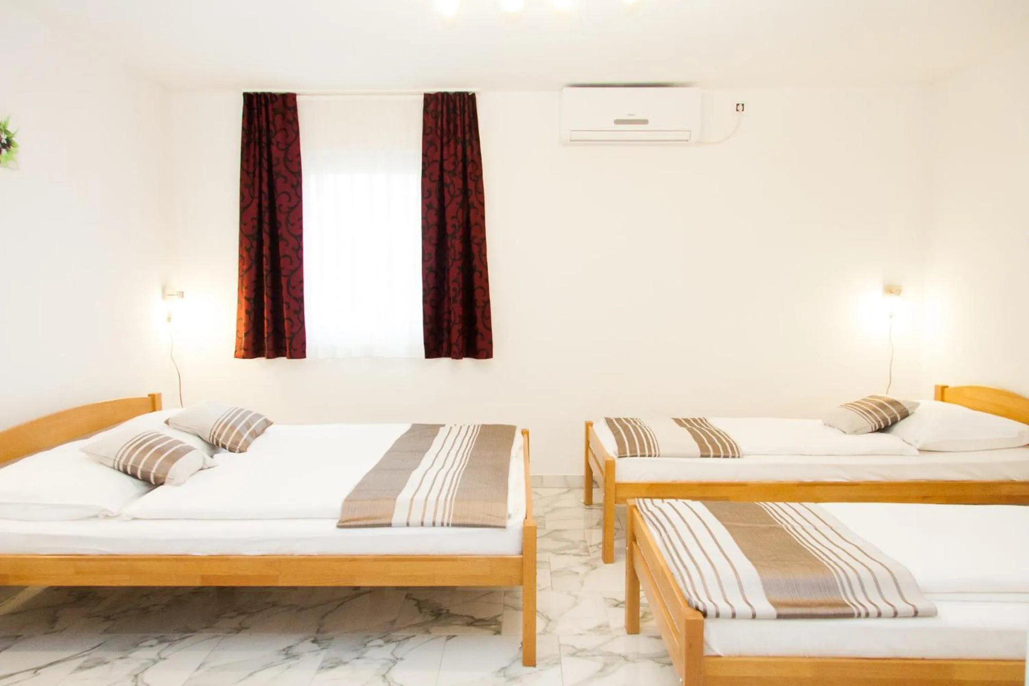 Bed in Rooms Garden Zagreb Airport