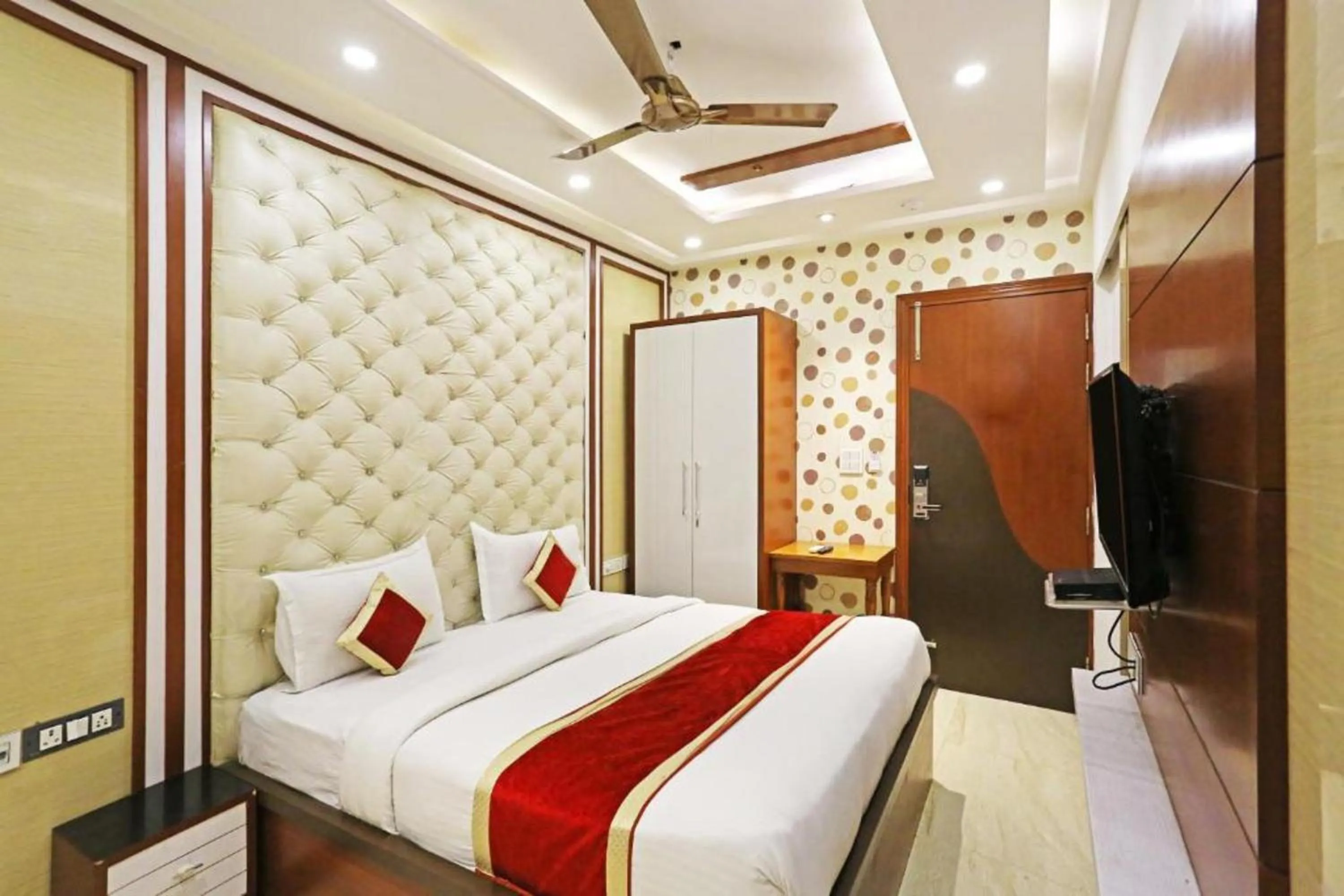 Bed in HOTEL MGM RESIDENCY