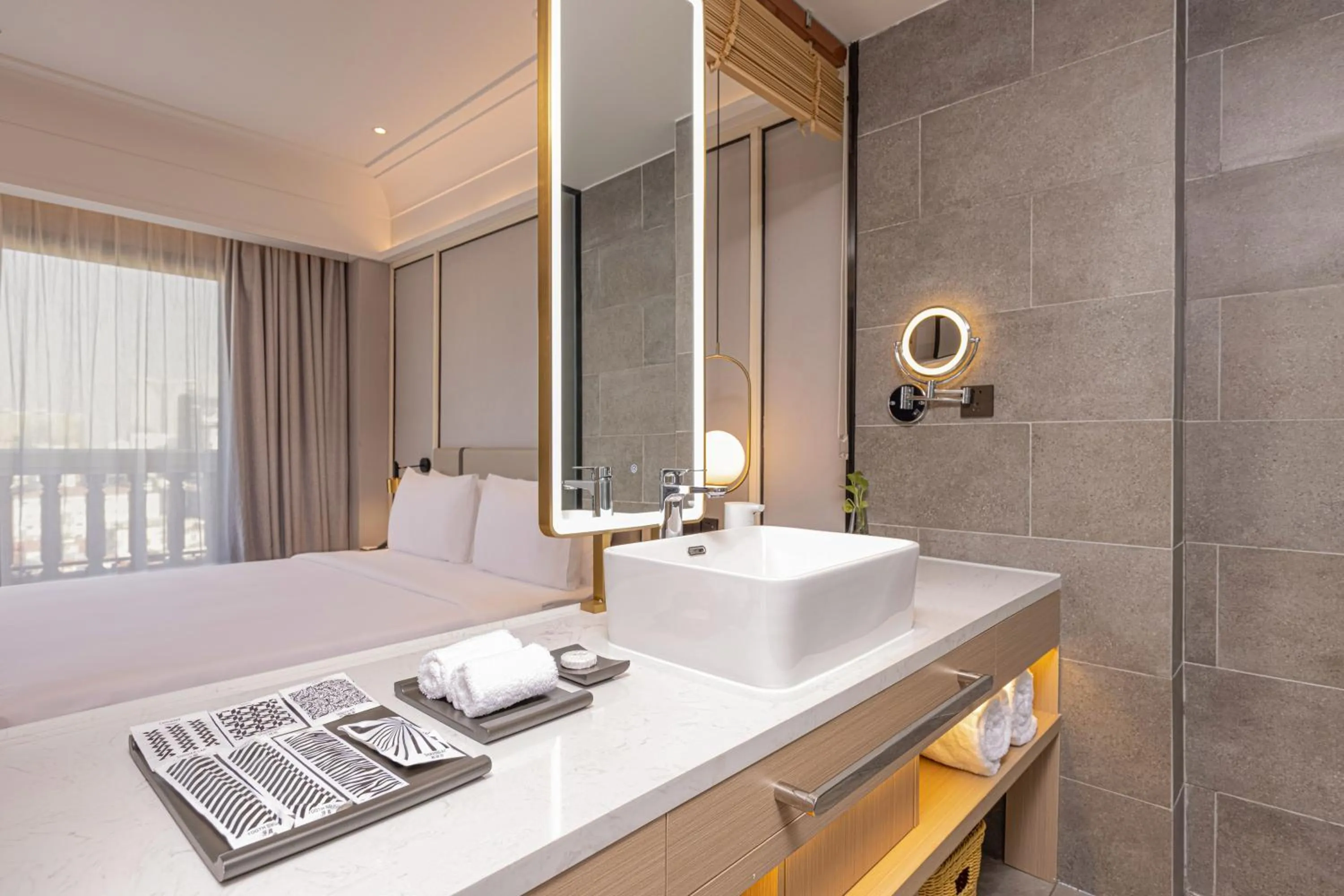 Bathroom, Bed in Maxx Phnom Penh Downtown By H World